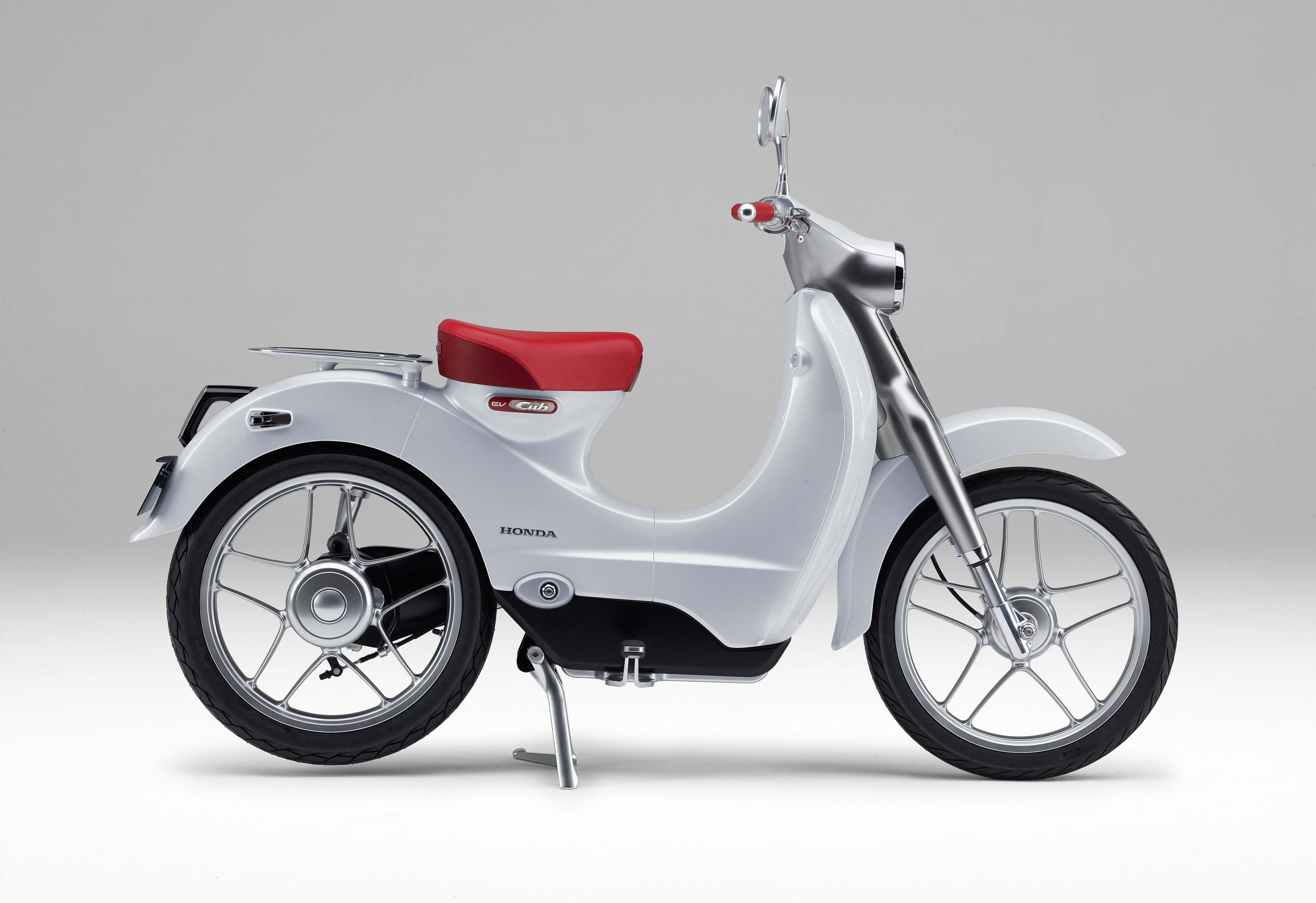 wheel, 4K, single object, indoors, transportation, stationary, luxury, land vehicle, motorcycle, toy, scooter, motor scooter, studio shot, red, Honda EV-Cub, HD Wallpaper