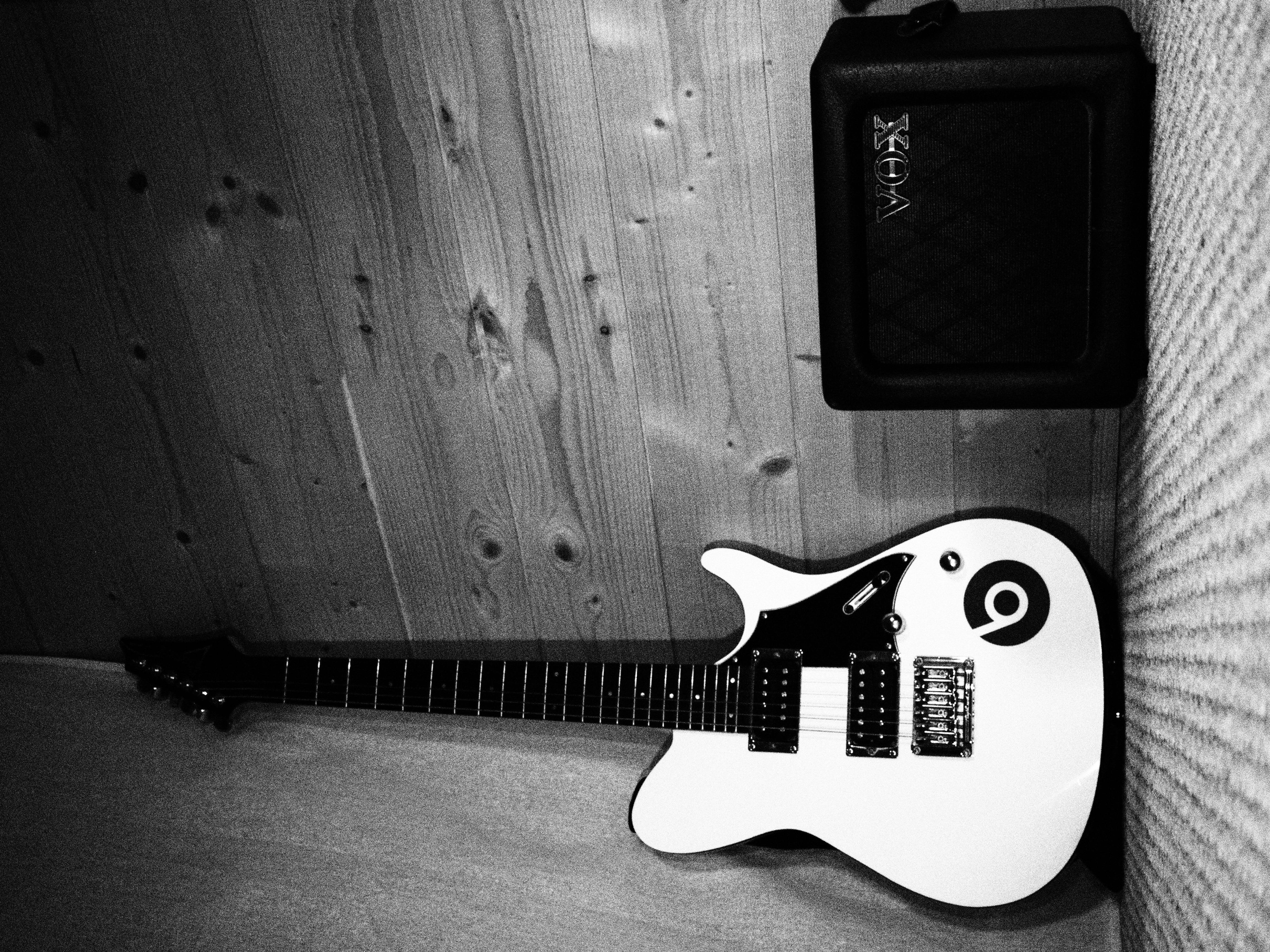 arts culture and entertainment, flooring, france, musica, western script, text, number, musical equipment, day, no people, 4K, music, amplificateur, chitarra, HD Wallpaper