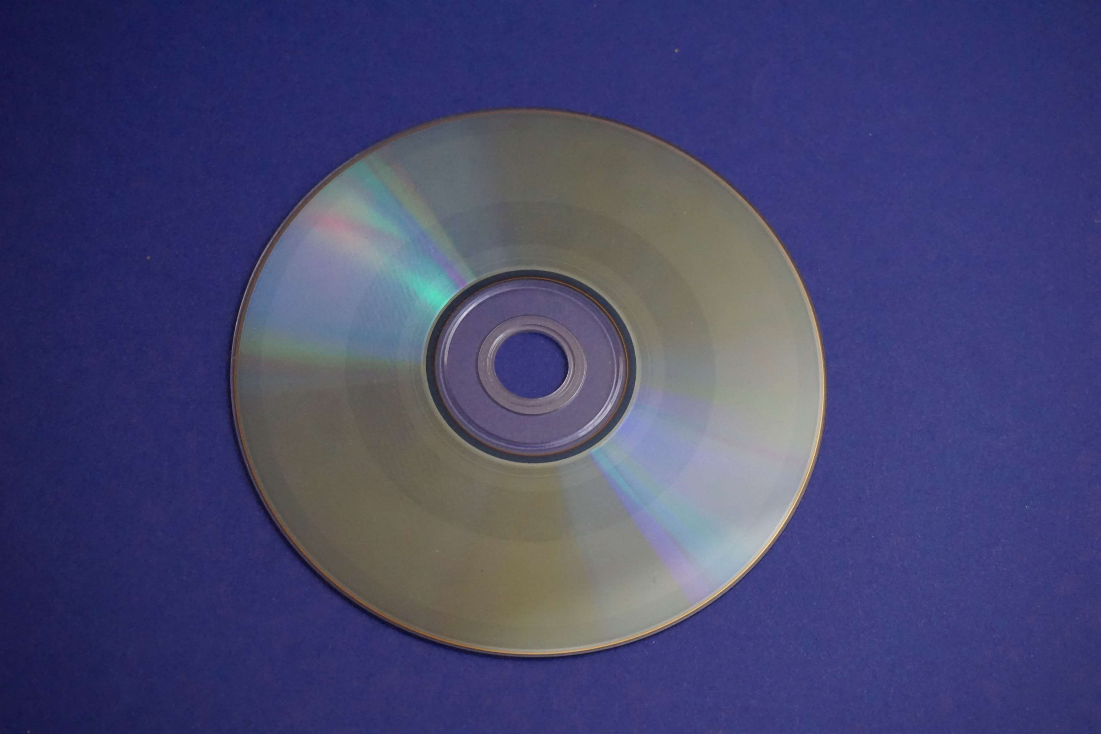 technology, directly above, cd, blue background, musique, close-up, shape, mmoire, single object, circle, geometric shape, purple, colored background, disque, HD Wallpaper