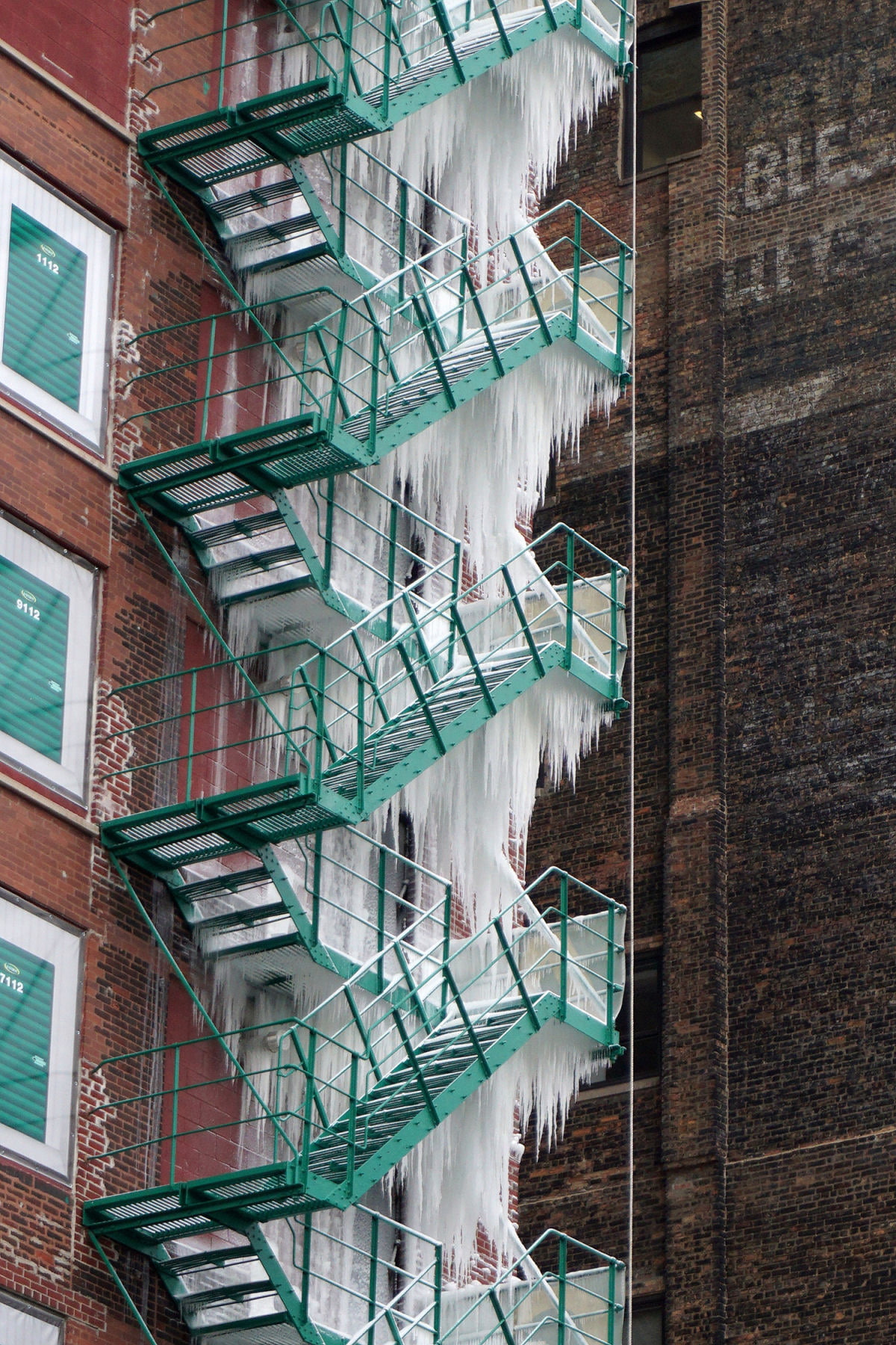 choice, window, 720P, bricks, building exterior, built structure, staircase, reflection, winter, pattern, glass - material, icicle, USA, Chicago, frost, Phone HD Wallpaper