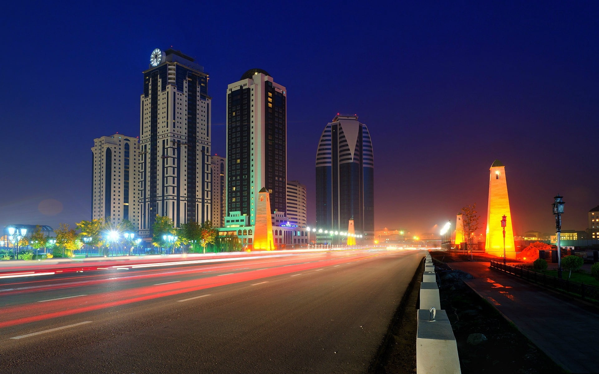 united Arab Emirates, night, gray, skyscraper, office building exterior, highway, built Structure, urban Skyline, menacing, buildings, traffic, long exposure, HD Wallpaper