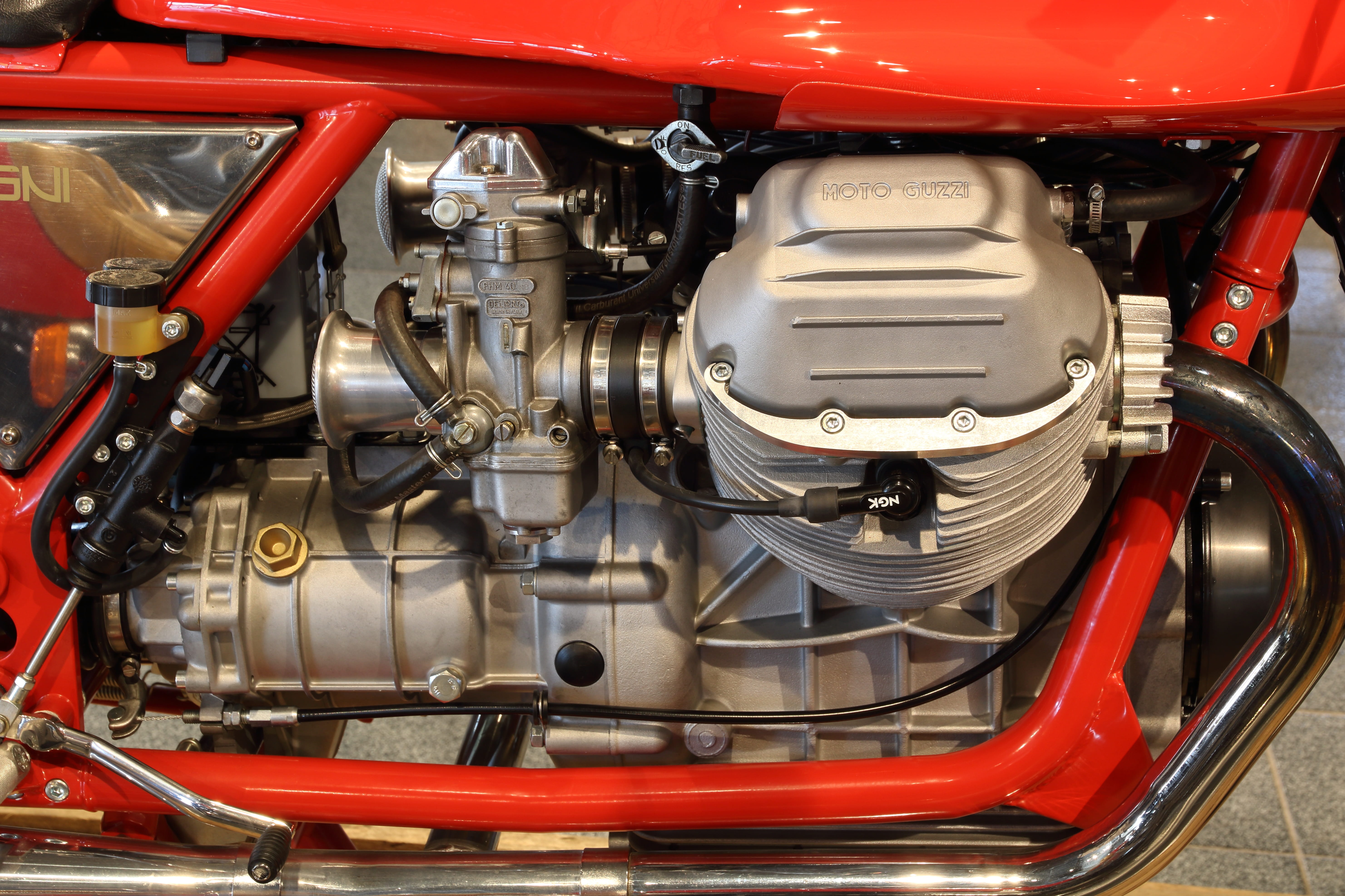 guzzi, mode of transportation, indoors, car, cylinder, close-up, moto, engine, technology, metal, carburetor, complexity, 5K, vehicle part, land vehicle, HD Wallpaper