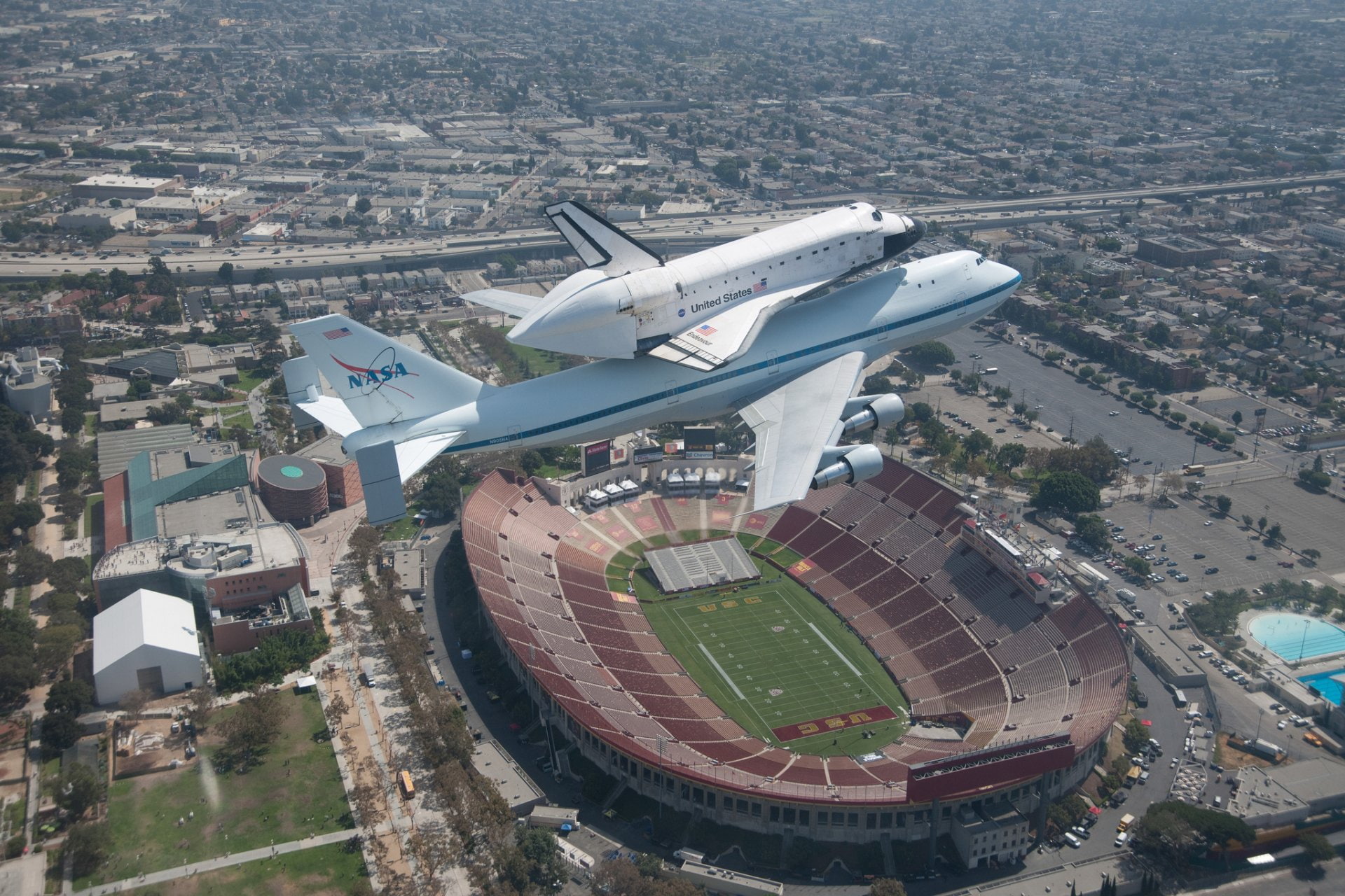 transportation, military, Space Shuttle, 1080P, Los Angeles, building exterior, Stadium, Space Shuttle Endeavour, Airplane, mid-air, no people, nature, HD Wallpaper