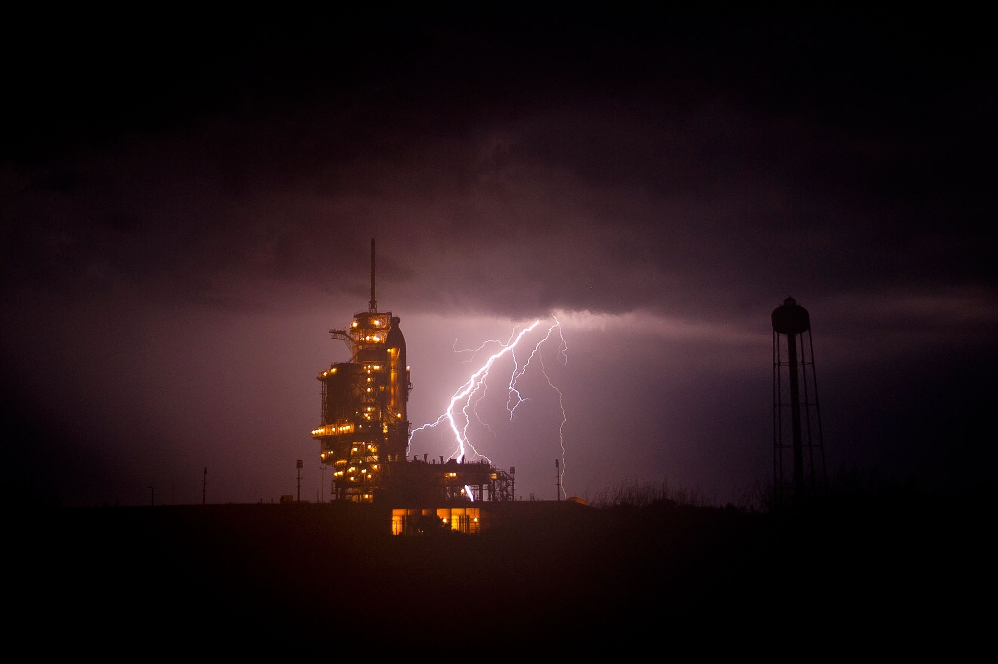 gantry, built structure, launch, dark, 1080P, flight, silhouette, endeavour space shuttle, cloud - sky, space, storm, night, spacecraft, spaceship, nature, HD Wallpaper