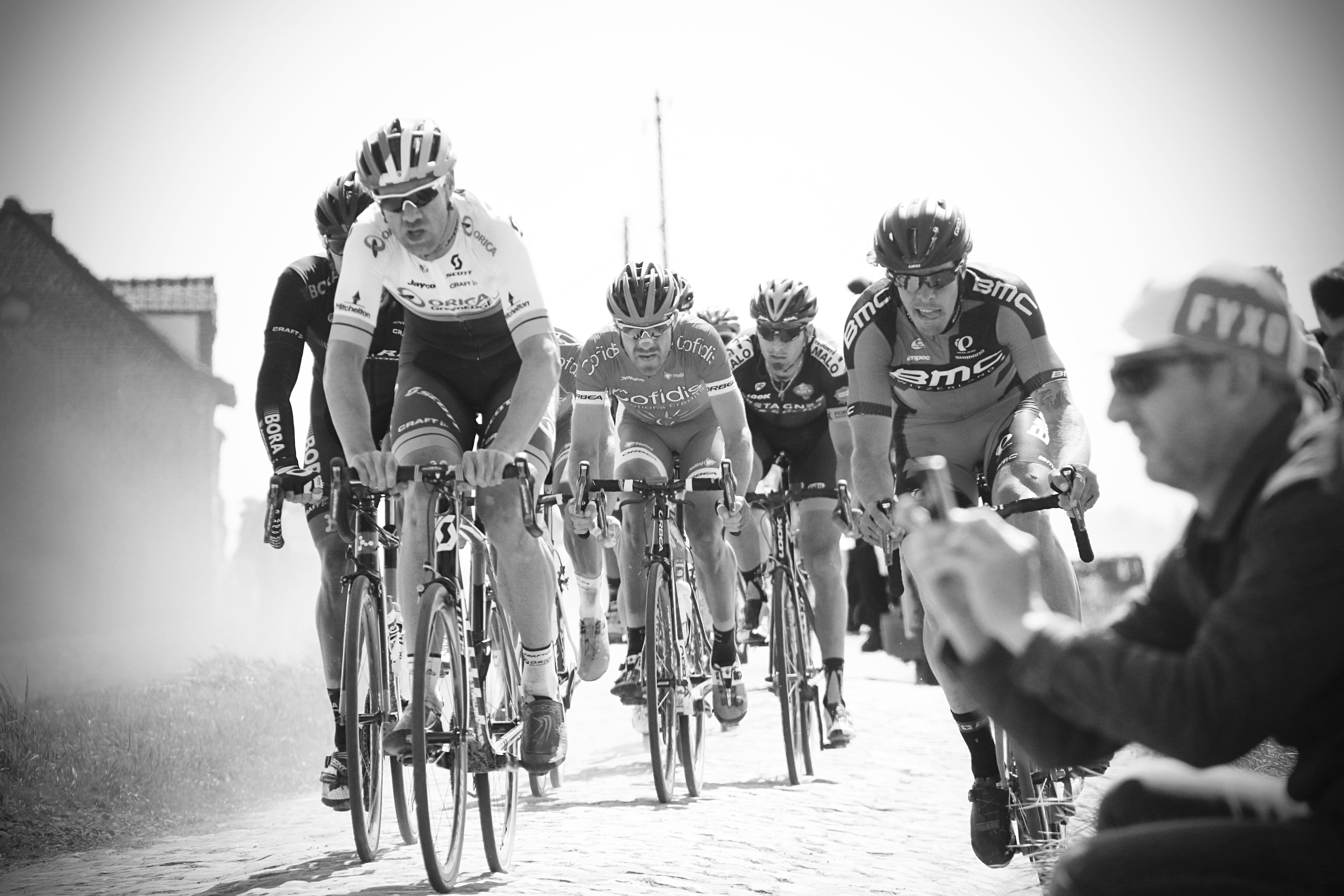 helmet, leisure activity, group of people, sky, paris roubaix, cycle racing, nature, activity, day, motion, sport, roubaix, outdoors, street, france, headwear, HD Wallpaper
