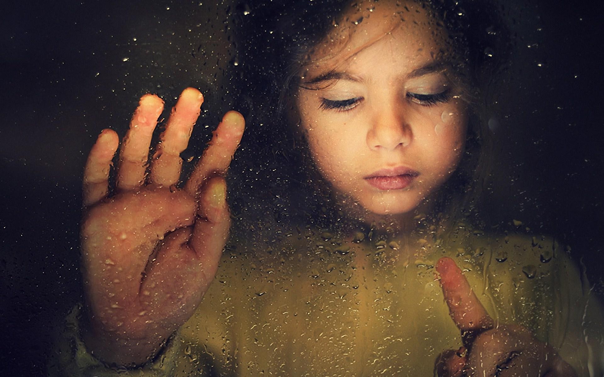 window, 1920x1200, 1080P, girl, child, hd, child girl, water drops, rain, sad, drops, HD Wallpaper