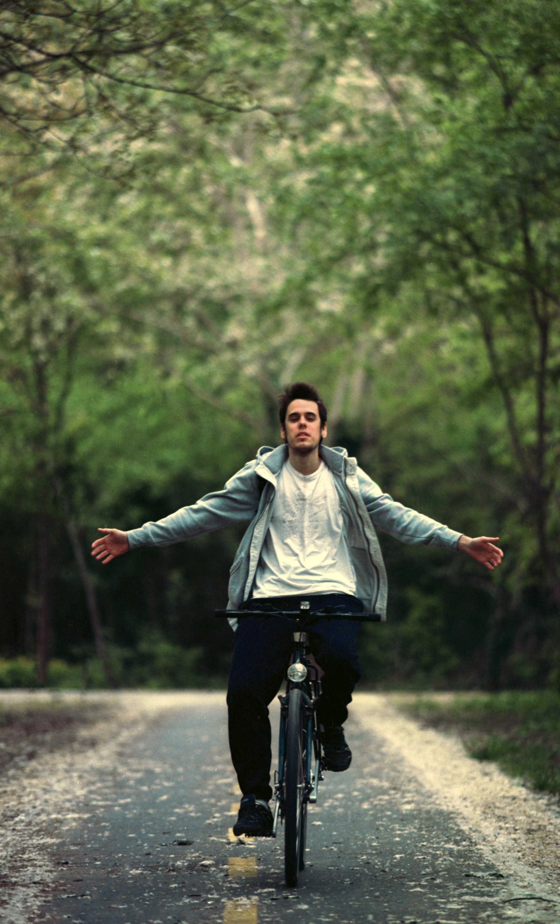 road, focus, riding, focus on foreground, day, cycling, man, mode of transportation, casual clothing, happy, land vehicle, lifestyles, 2K, photography, Phone HD Wallpaper