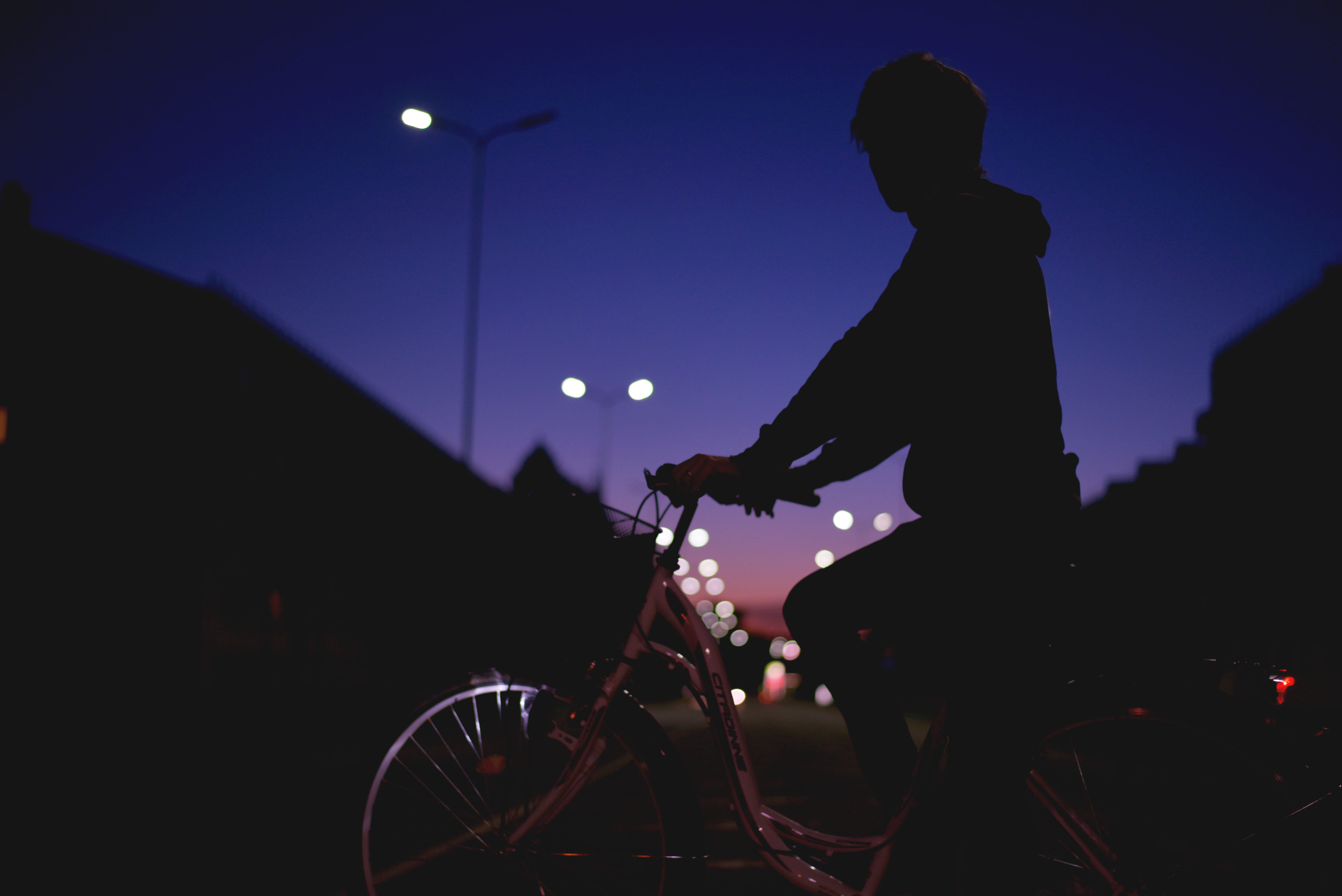 men, bicycle, light, real people, nightlife, leisure activity, outdoors, performance, lifestyles, people, 5K, concert, popular music concert, action, enjoyment, HD Wallpaper