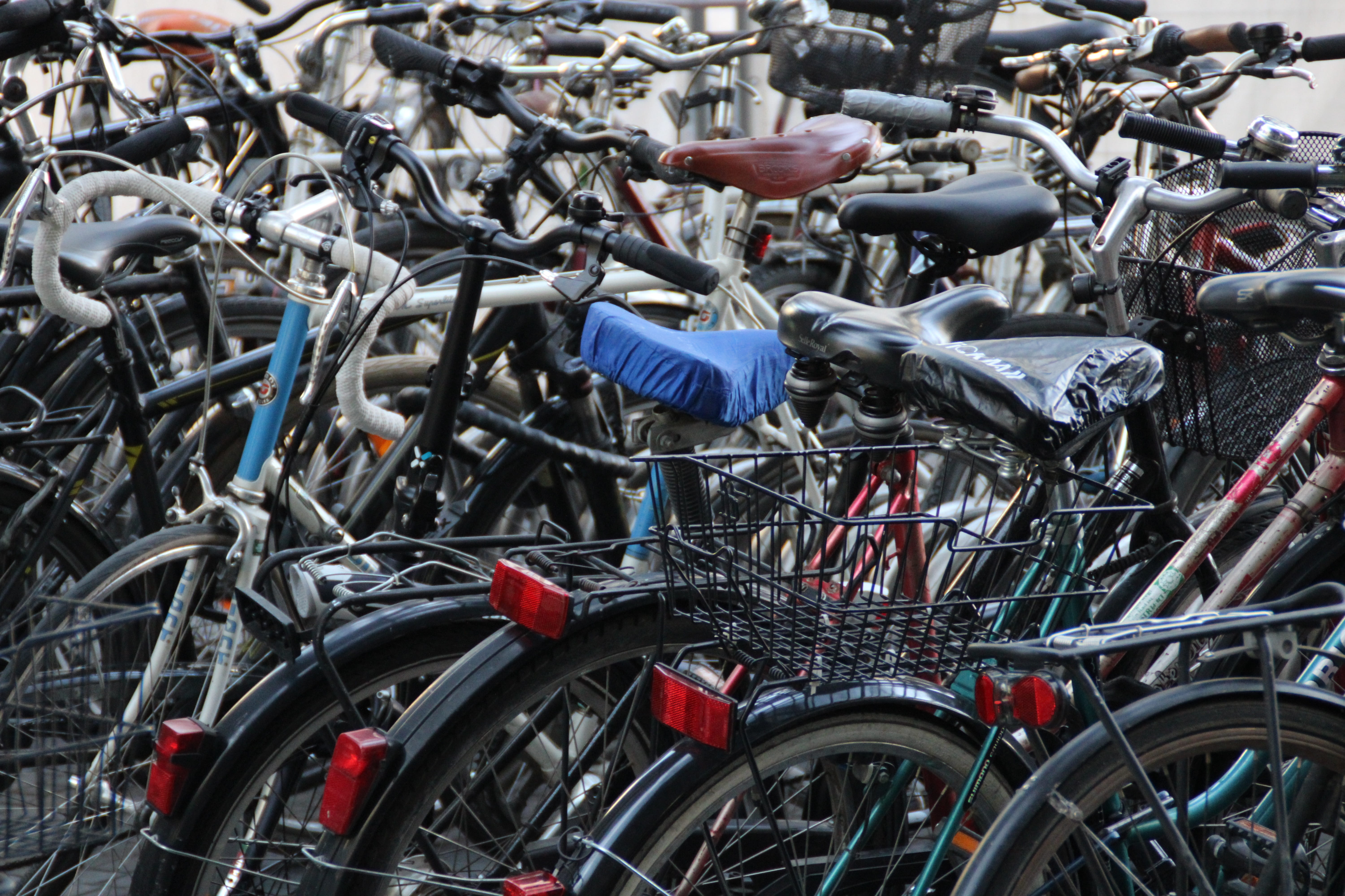 spoke, traffic, environmental issues, cycling, stationary, sport, 5K, city, metal, mode of transportation, bicycles, junkyard, pollution, bicycle, abundance, HD Wallpaper