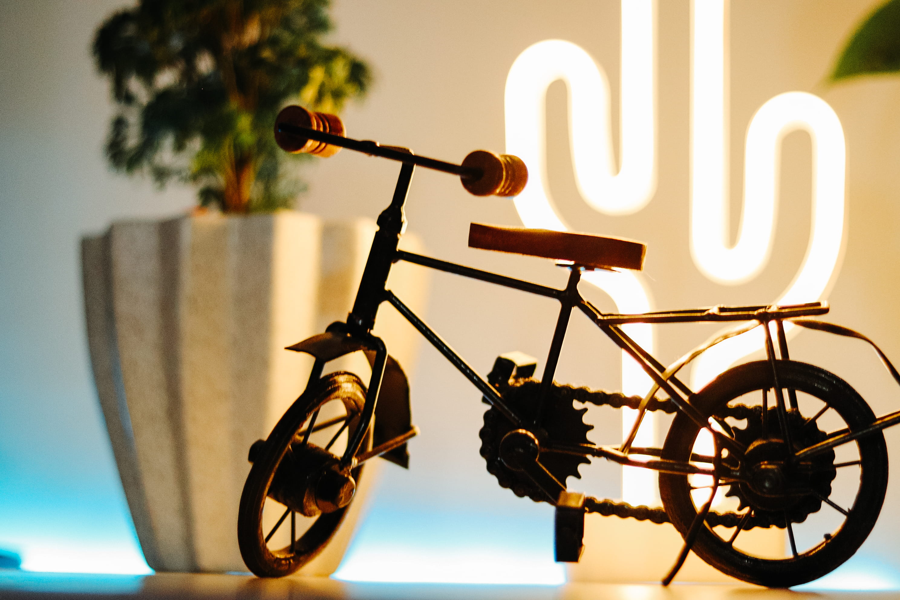tire, lighting equipment, communication, nature, neon light, tree, spoke, transportation, western script, desk, vehicle, electric lamp, electrical device, HD Wallpaper