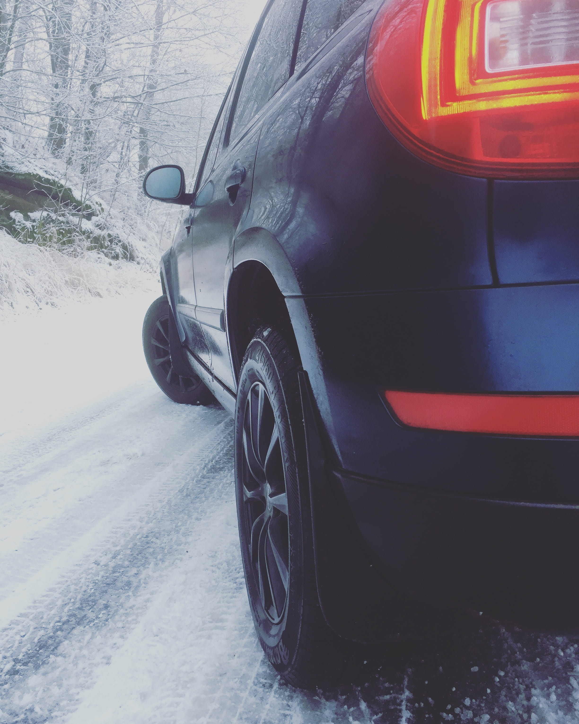 2K, car, cold temperature, white, mode of transportation, wheels, yeti, road, day, sports utility vehicle, city, white color, transportation, tire, stationary, Phone HD Wallpaper