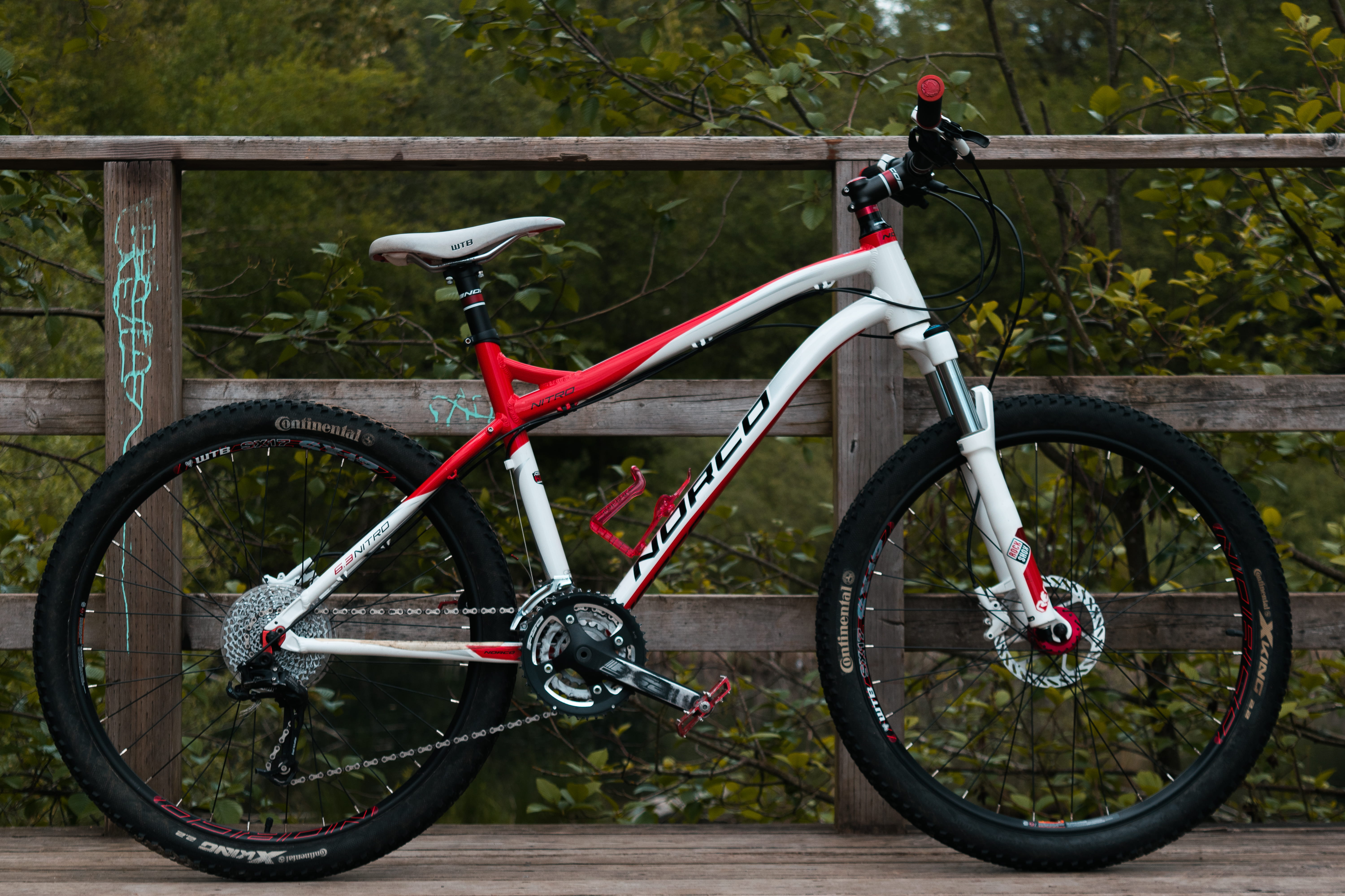 safety, land vehicle, 5K, protection, no people, footpath, parking, white, fence, hardtail, red, bicycle, bridge, security, transportation, mode of transportation, HD Wallpaper