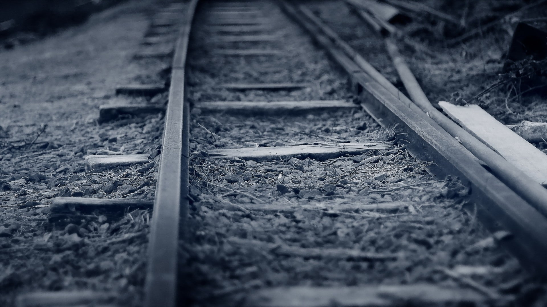 gravel, outdoors, abandoned, selective focus, wood - material, surface level, day, railroad track, track, metal, dirt, transportation, no people, close-up, HD Wallpaper
