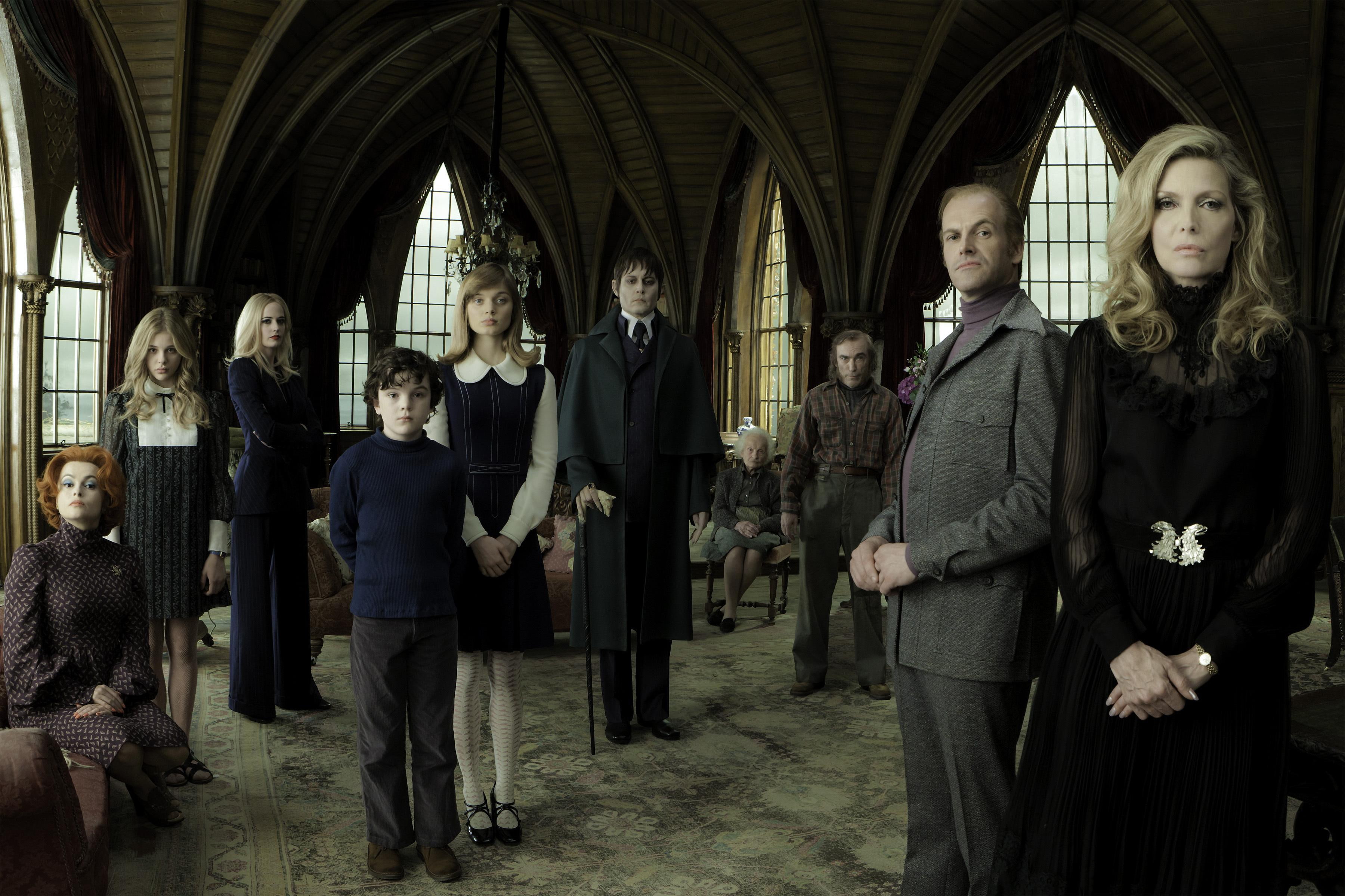 green, haley, jonny, grace, shadows, depp, 2K, dark shadows, chloe grace moretz, earle, jackie, gulli, michelle pfeiffer, gulliver, helena, lee, michelle, HD Wallpaper