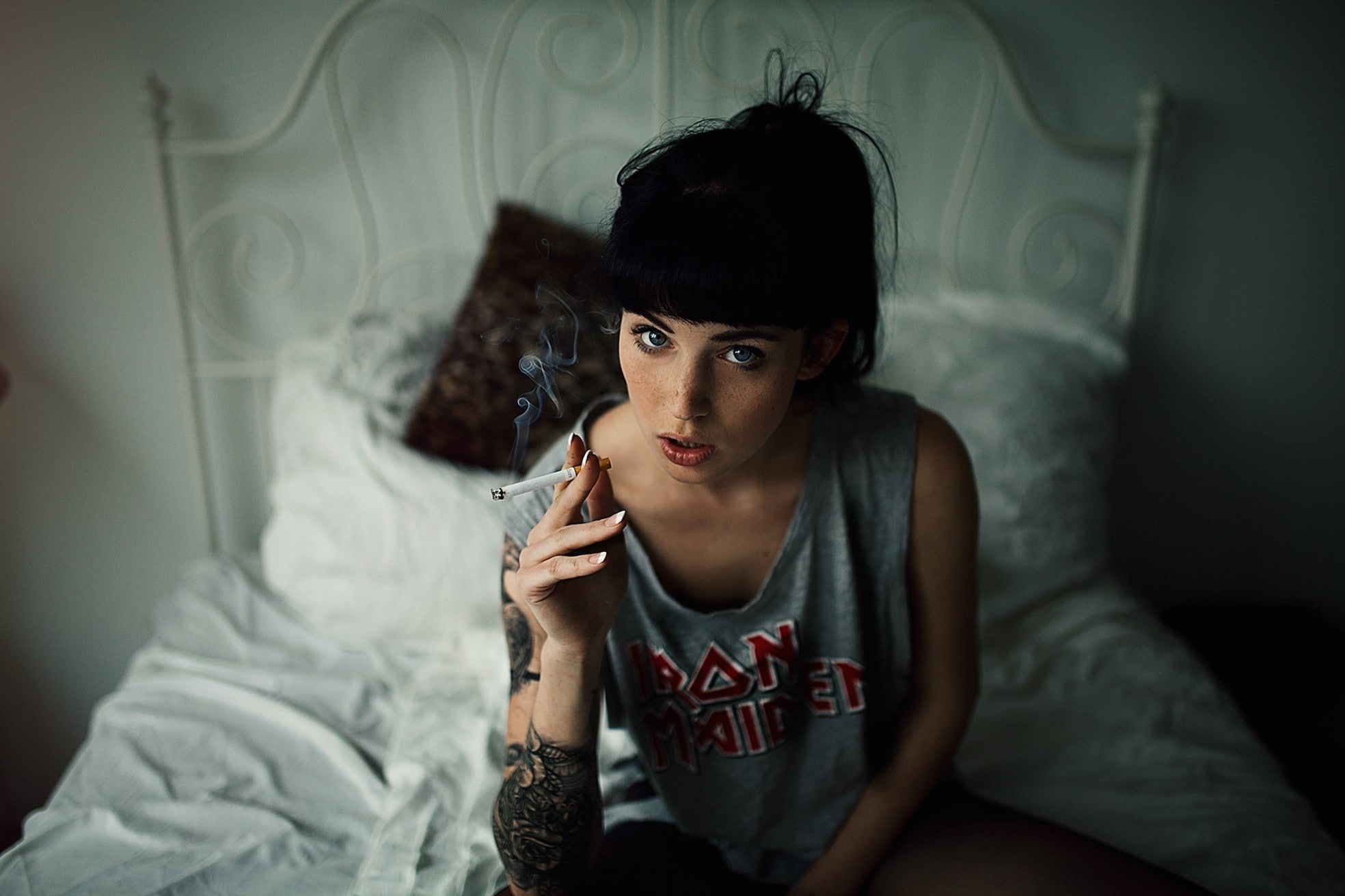 open mouth, André Josselin, in bed, model, cigarettes, women, smoking, freckles, looking at viewer, tattoo, blue eyes, 1080P, Scarlett Simoneit, HD Wallpaper