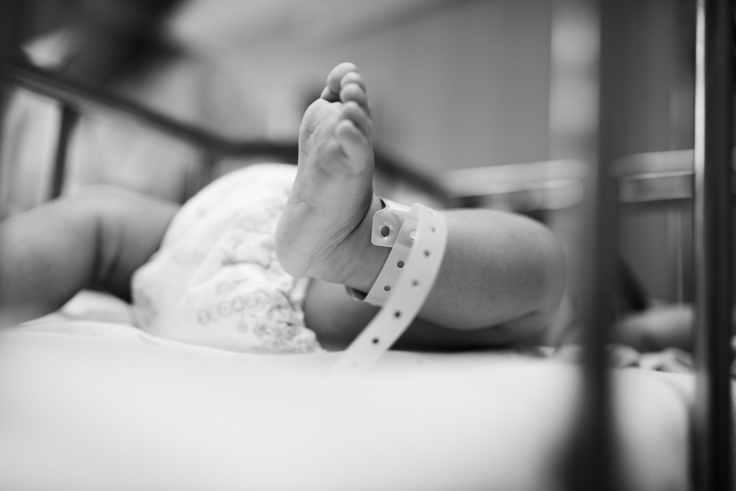parenthood, care, finger, lying down, patient, woman, toddler, focus on foreground, child, midsection, maternity, 1080P, motherhood, indoors, human hand, HD Wallpaper