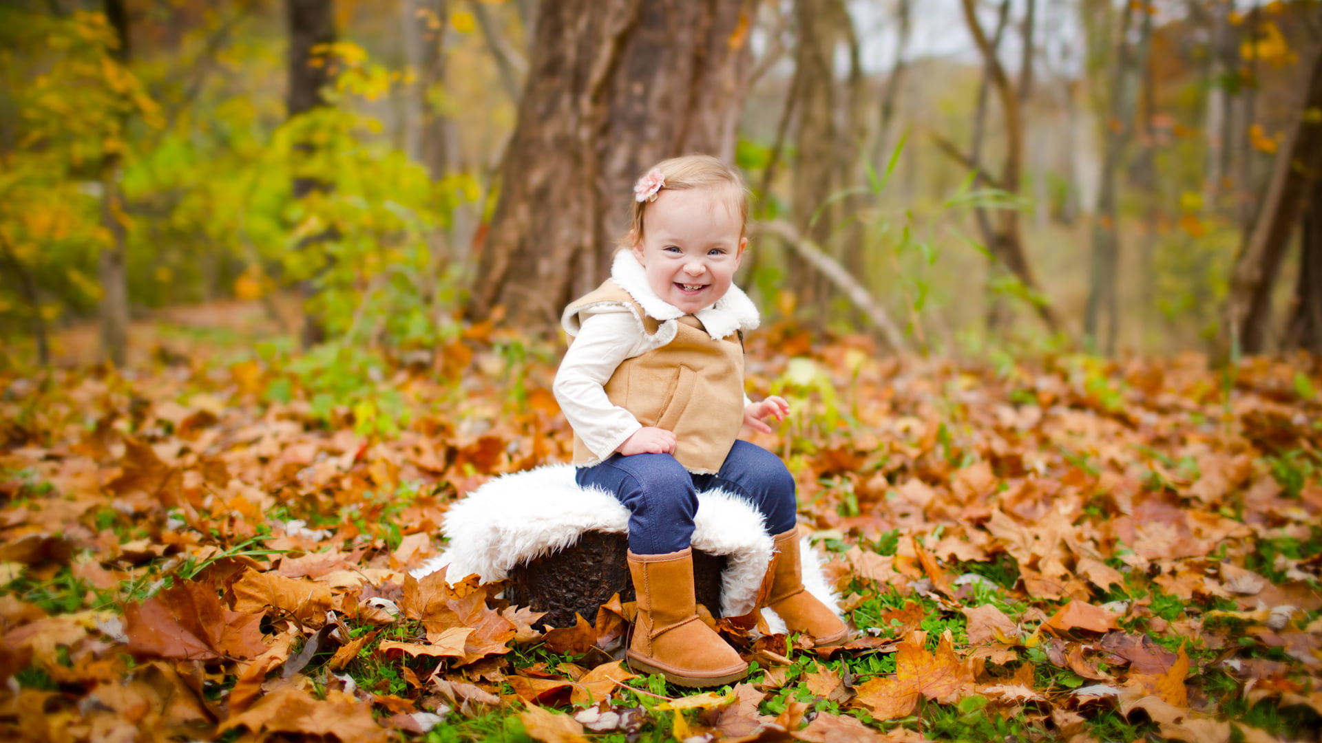 1080P, lifestyle, attractive, grass, happy, emotion, smile, meadow, leisure, smiling, one person, full length, autumn, happiness, young, carefree, backyard, HD Wallpaper