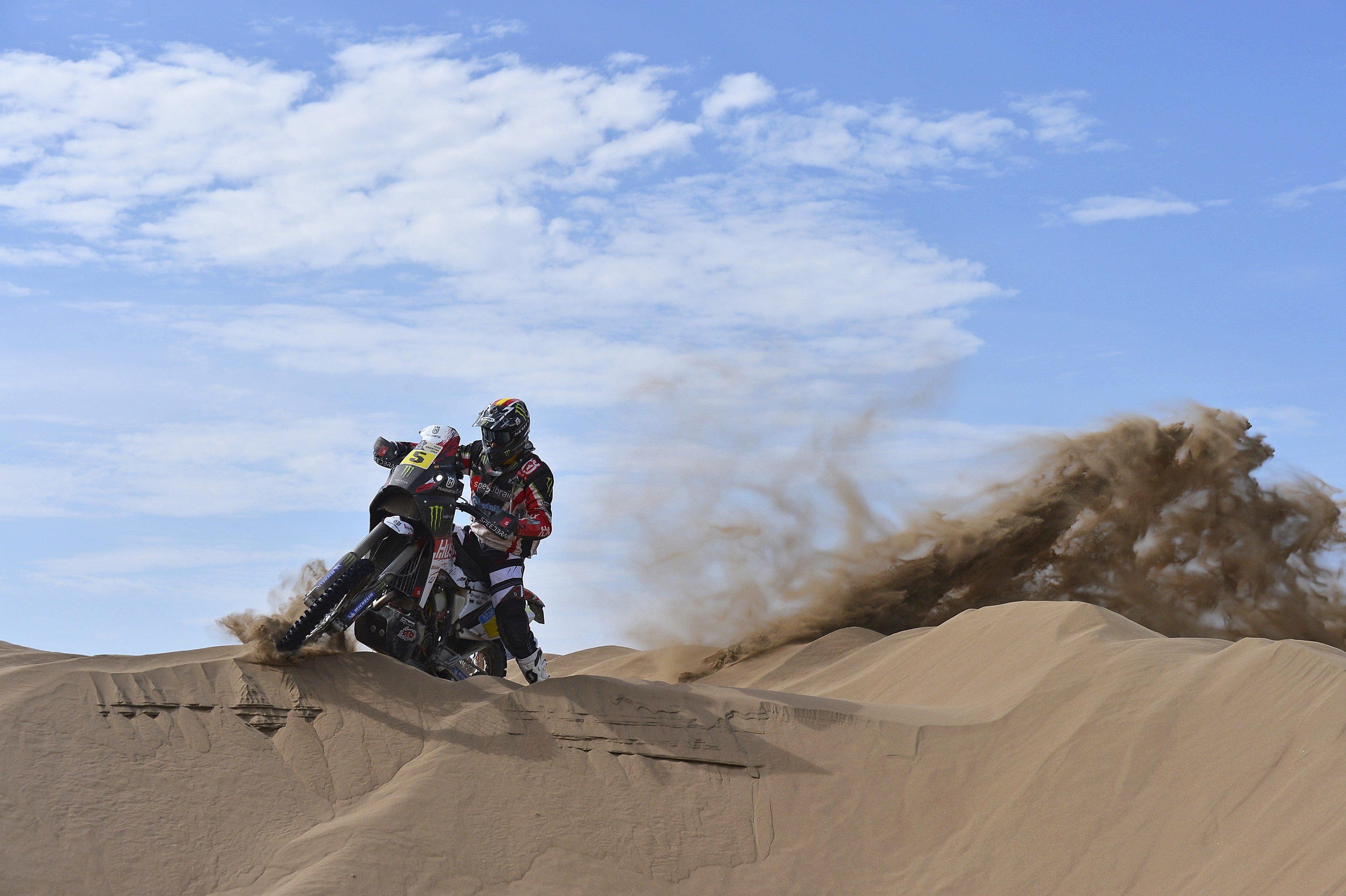 gas, Dakar, racer, sky, Heat, Motorcycle racer, 2K, Dune, day, motorcycle, HD Wallpaper