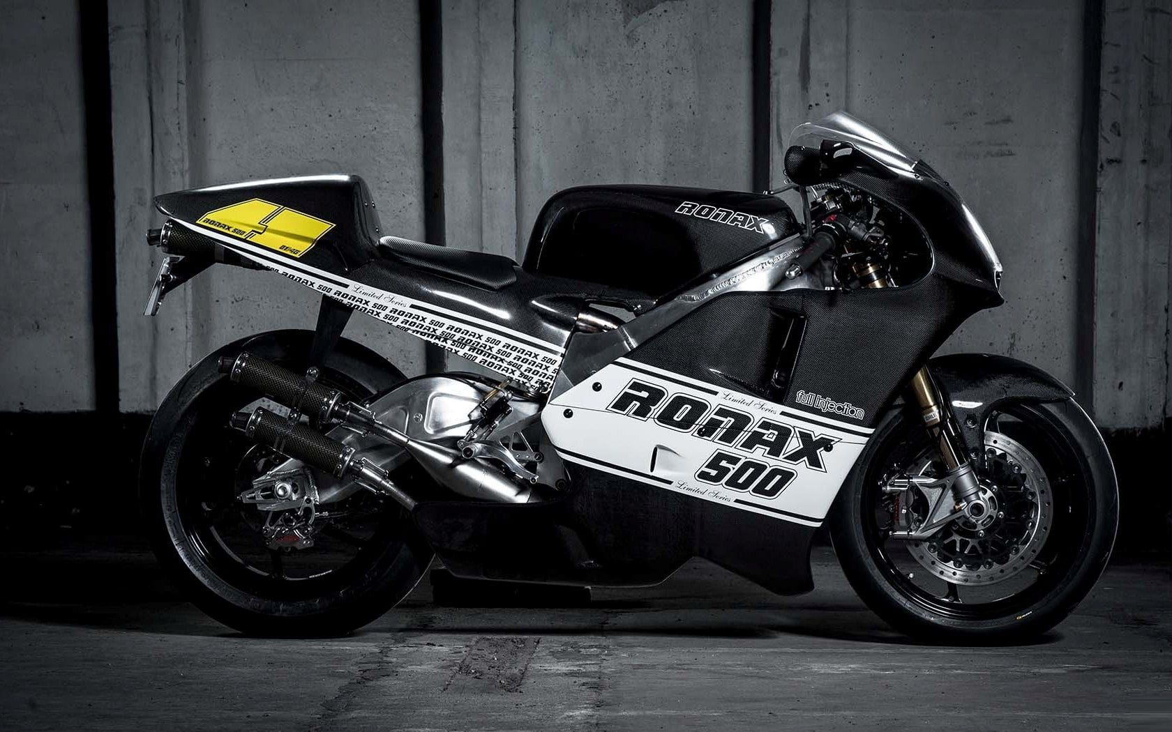 2014, Motorcycles, garage, car, outdoors, parking, chrome, white, retro styled, no people, land vehicle, stationary, bike, sports, scooter, motor scooter, HD Wallpaper