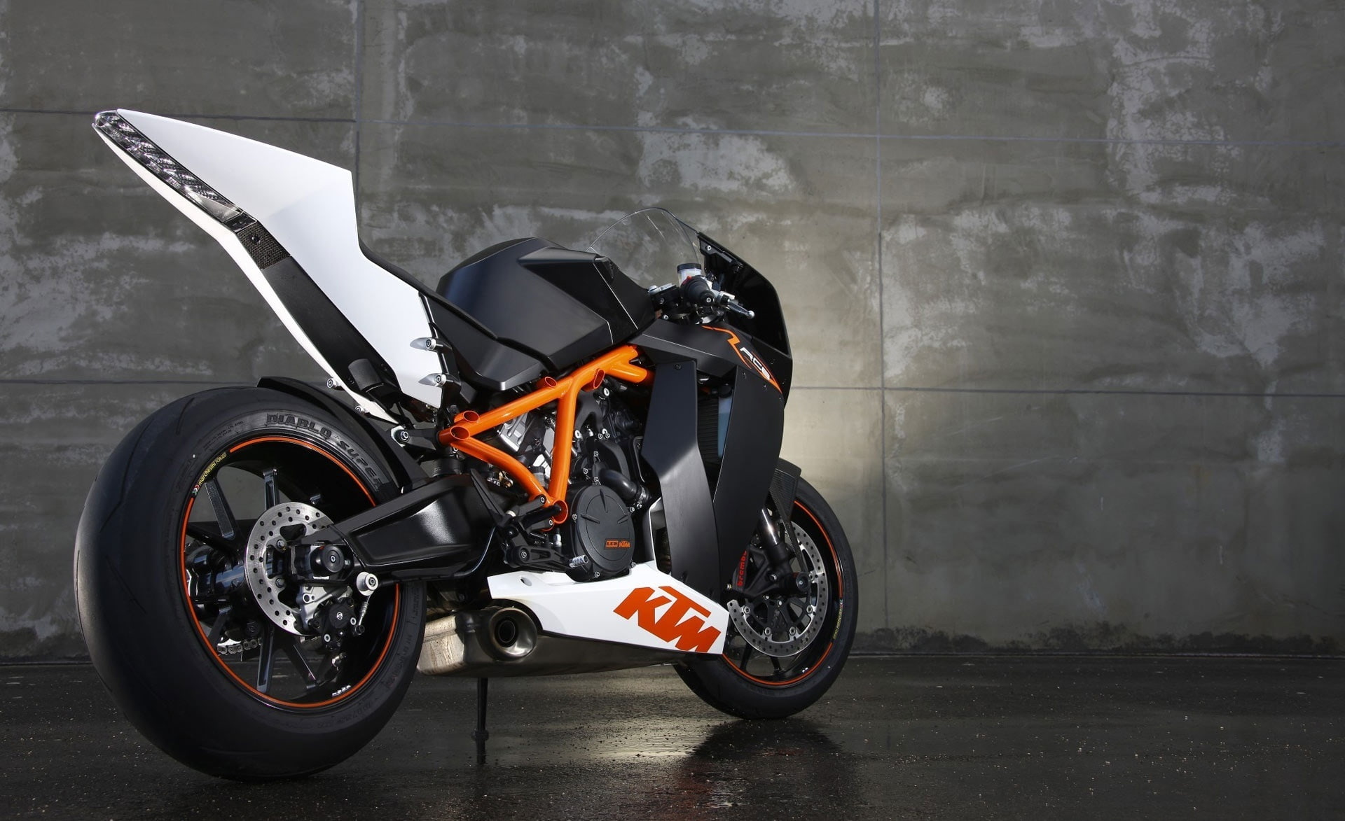 day, mode of transportation, black color, parking, Motorcycle, motor scooter, road, architecture, Other Motorcycles, outdoors, sportmotorcycle, sport, transportation, HD Wallpaper