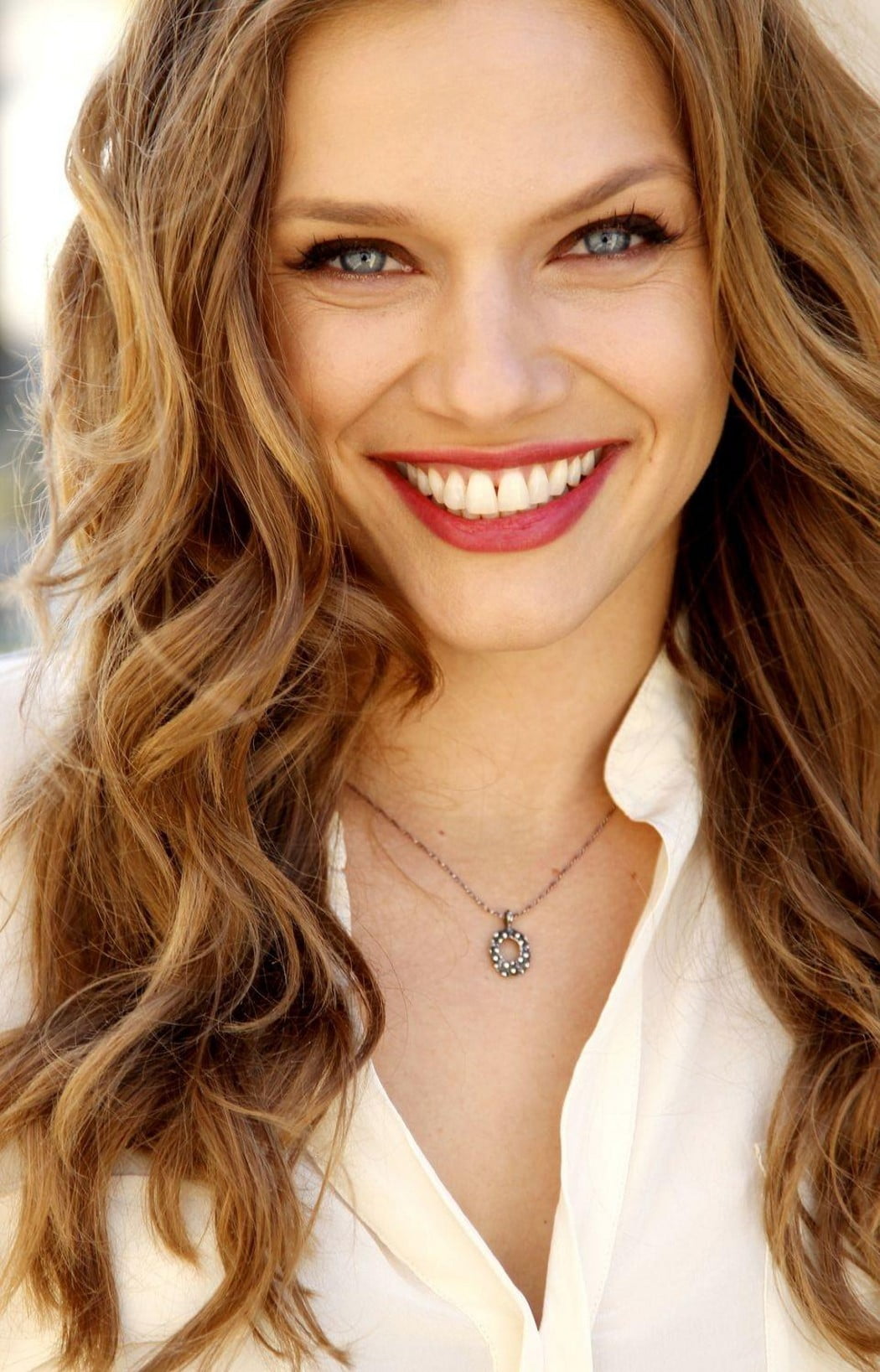 looking at camera, body part, beautiful people, toothy smile, young adult, happiness, hair, headshot, human hair, beauty, smiling, women, teeth, human face, Phone HD Wallpaper