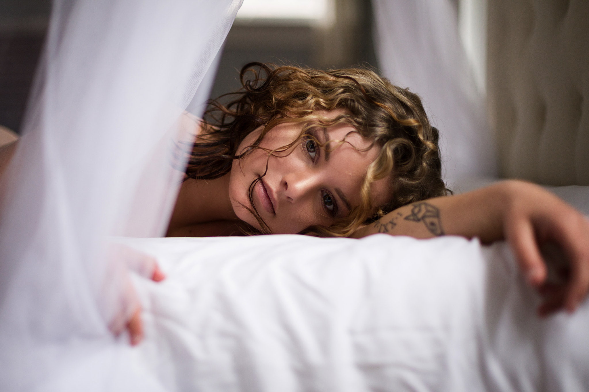 Tracy Parker, 1080P, 500px, in bed, women, face, HD Wallpaper
