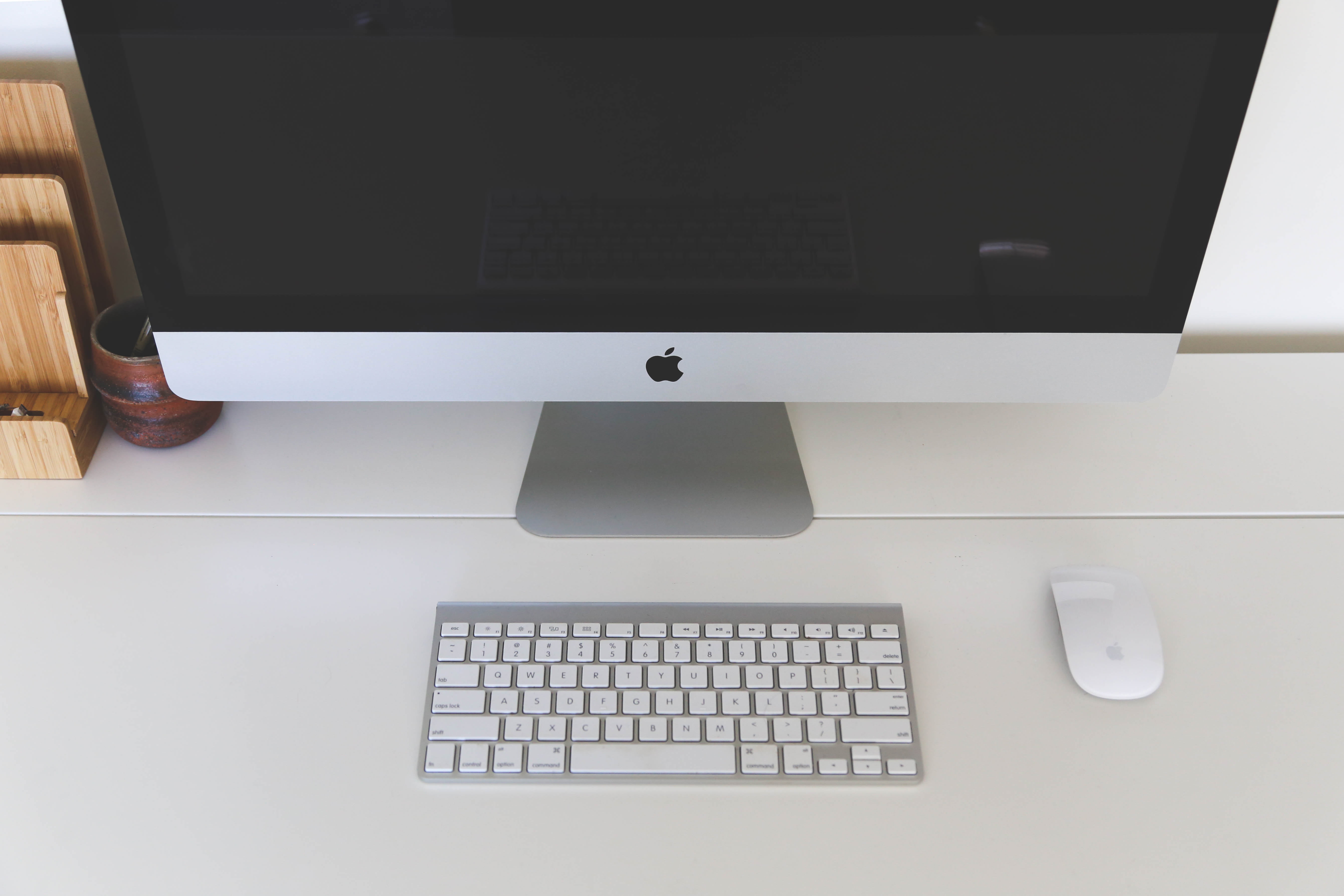desktop pc, aluminum, computer equipment, no people, technology, mac, indoors, connection, business, internet, keyboard, apple, wireless technology, table, HD Wallpaper