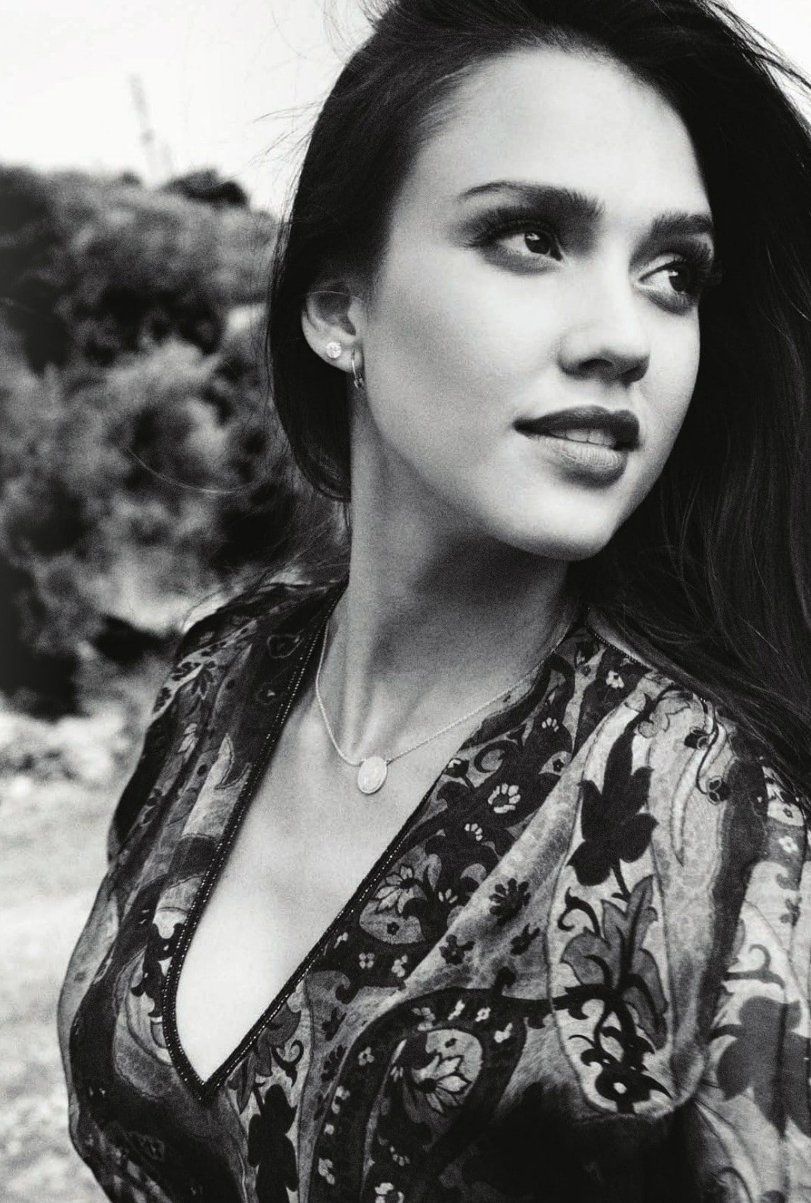 720P, looking at camera, hair, women, necklace, beautiful woman, beauty, Jessica Alba, headshot, contemplation, young adult, young women, monochrome, adult, Phone HD Wallpaper