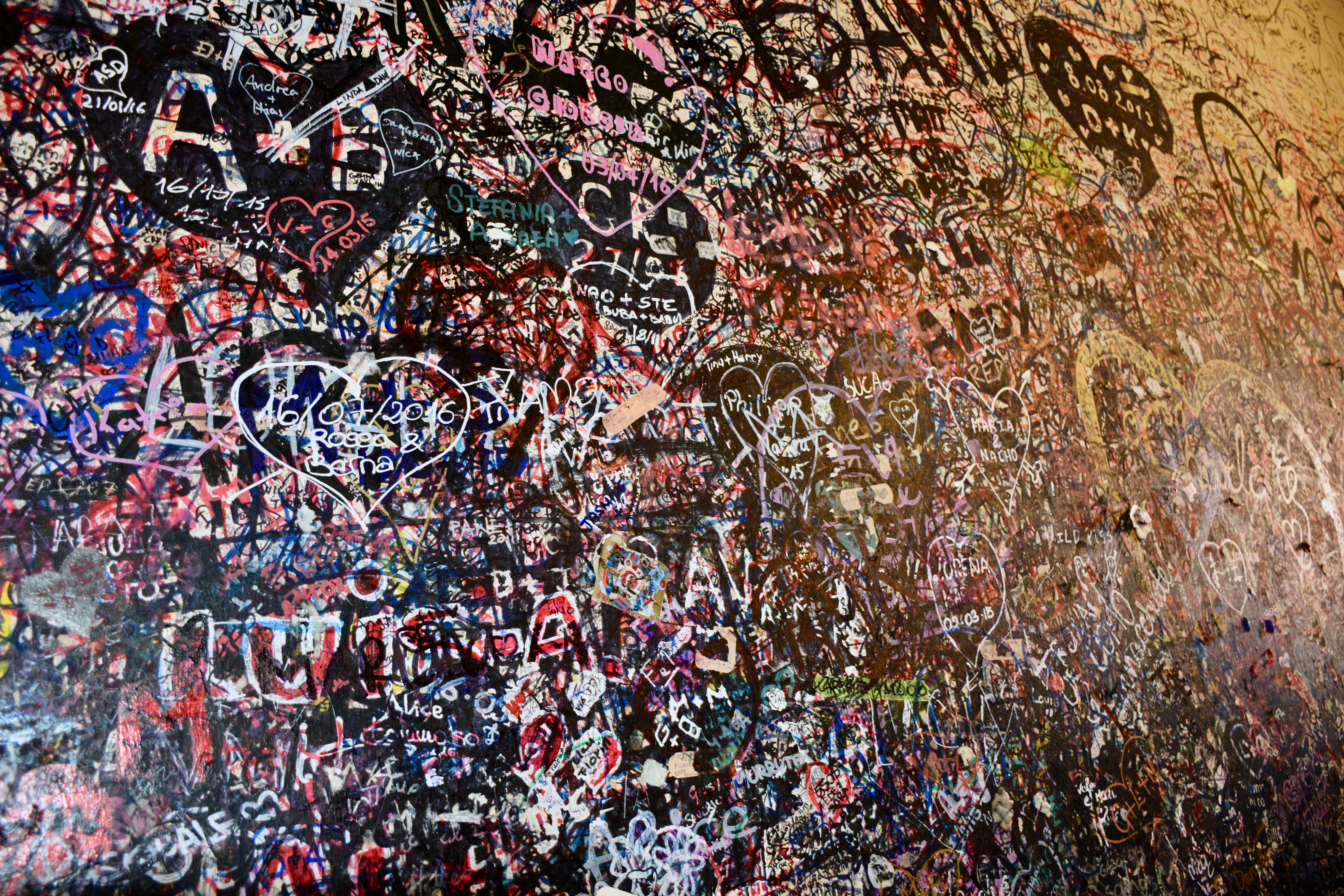 creativity, art and craft, messy, full frame, 5K, brick, outdoors, bubble gum, dirty, architecture, backgrounds, graffiti, built structure, building exterior, HD Wallpaper
