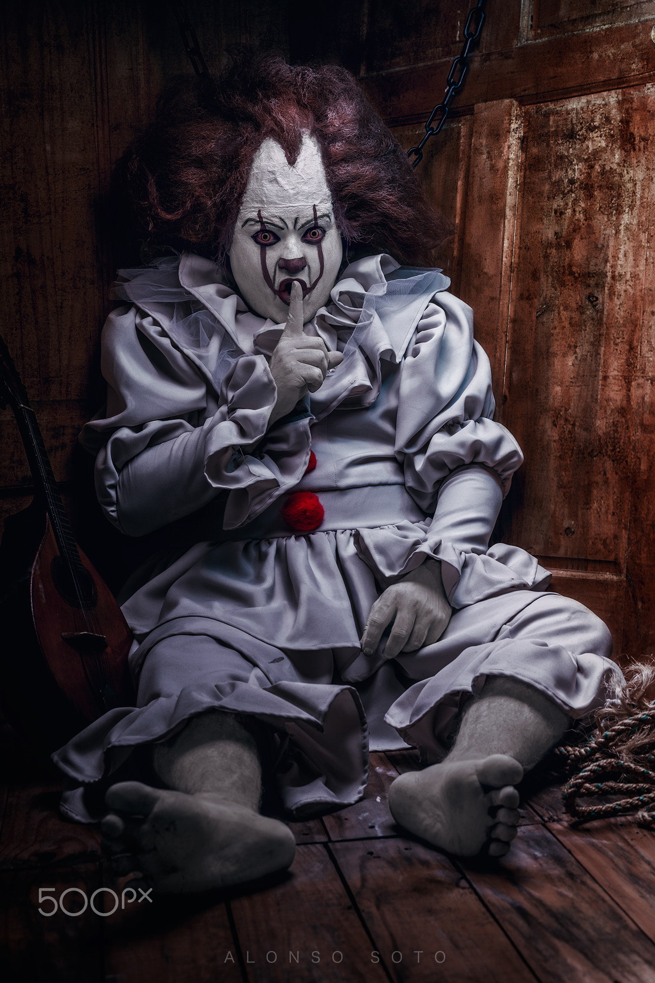 fear, costume, make-up, spooky, sitting, mystery, representation, 500px, clowns, Alonso Soto, clown, halloween, art and craft, bizarre, people, indoors, Phone HD Wallpaper