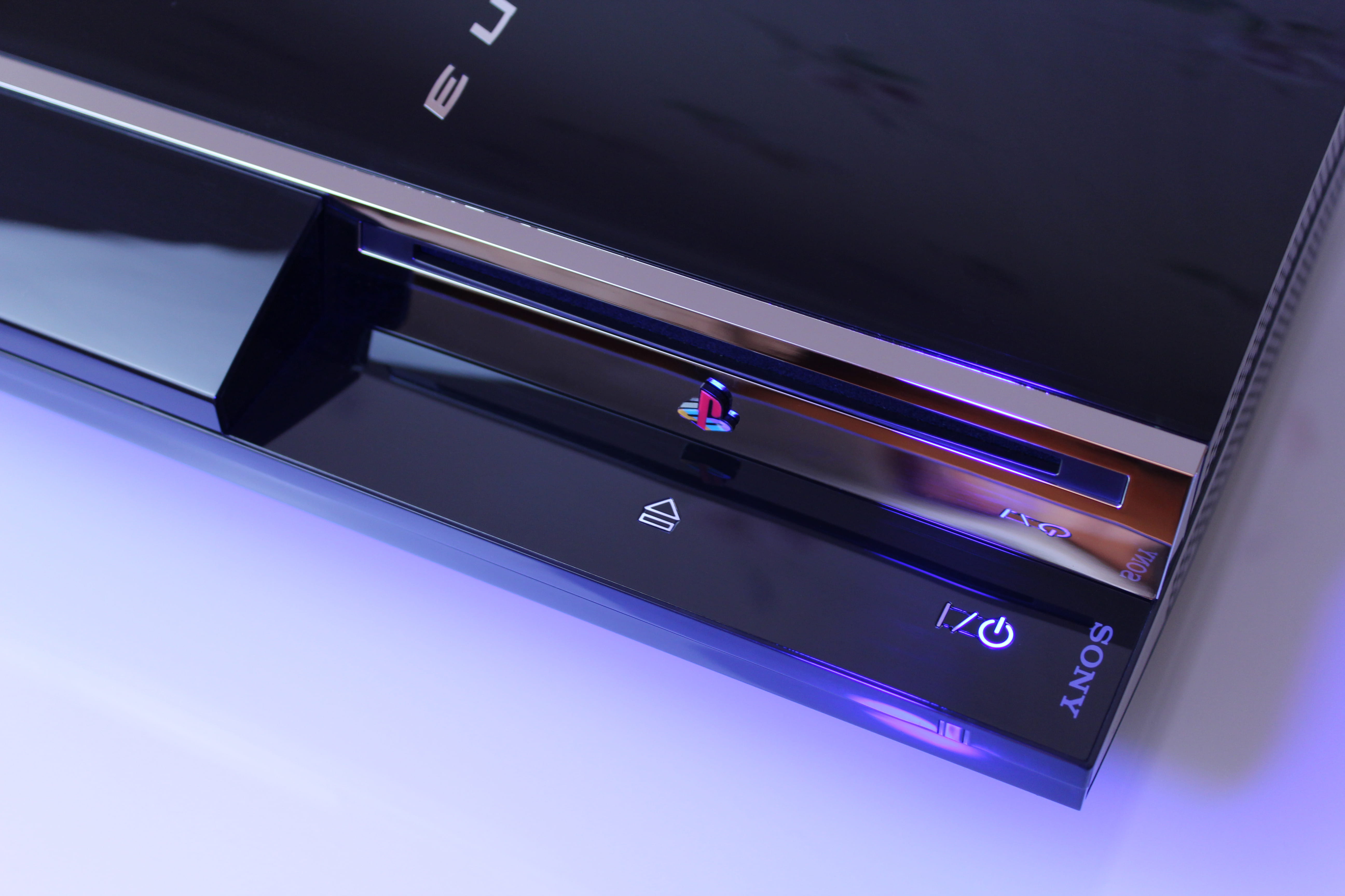 communication, surface, black, 5K, internet, no people, portable information device, indoors, wireless technology, device screen, screen, futuristic, studio shot, HD Wallpaper