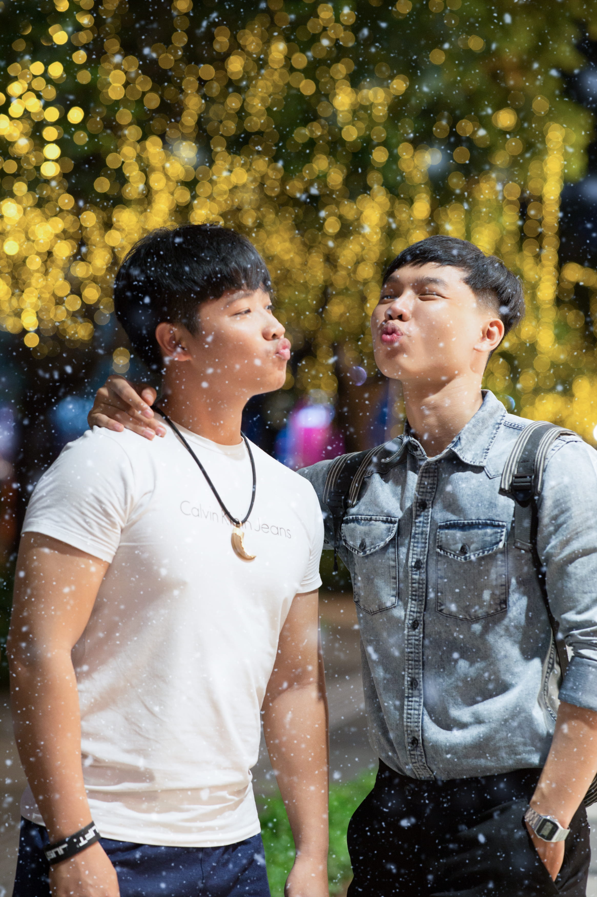love, park, positive emotion, bonding, togetherness, focus on foreground, two, happiness, lifestyles, casual clothing, summer, 2K, boys, pouting, portrait, Phone HD Wallpaper