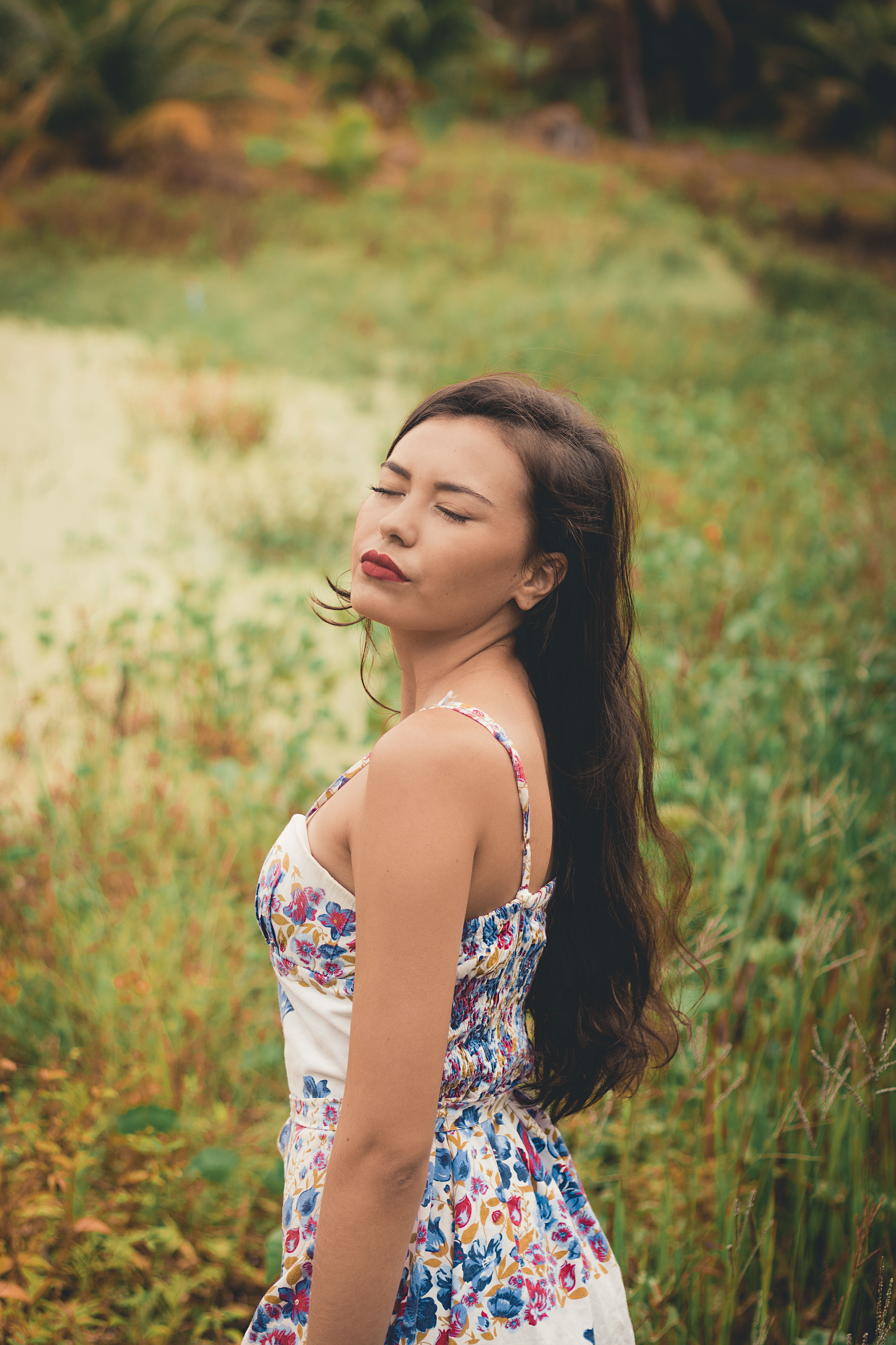 day, person, hairstyle, standing, hair, real people, model, outdoors, pretty, leisure activity, women, brown hair, pouting, contemplation, beauty, long hair, Phone HD Wallpaper