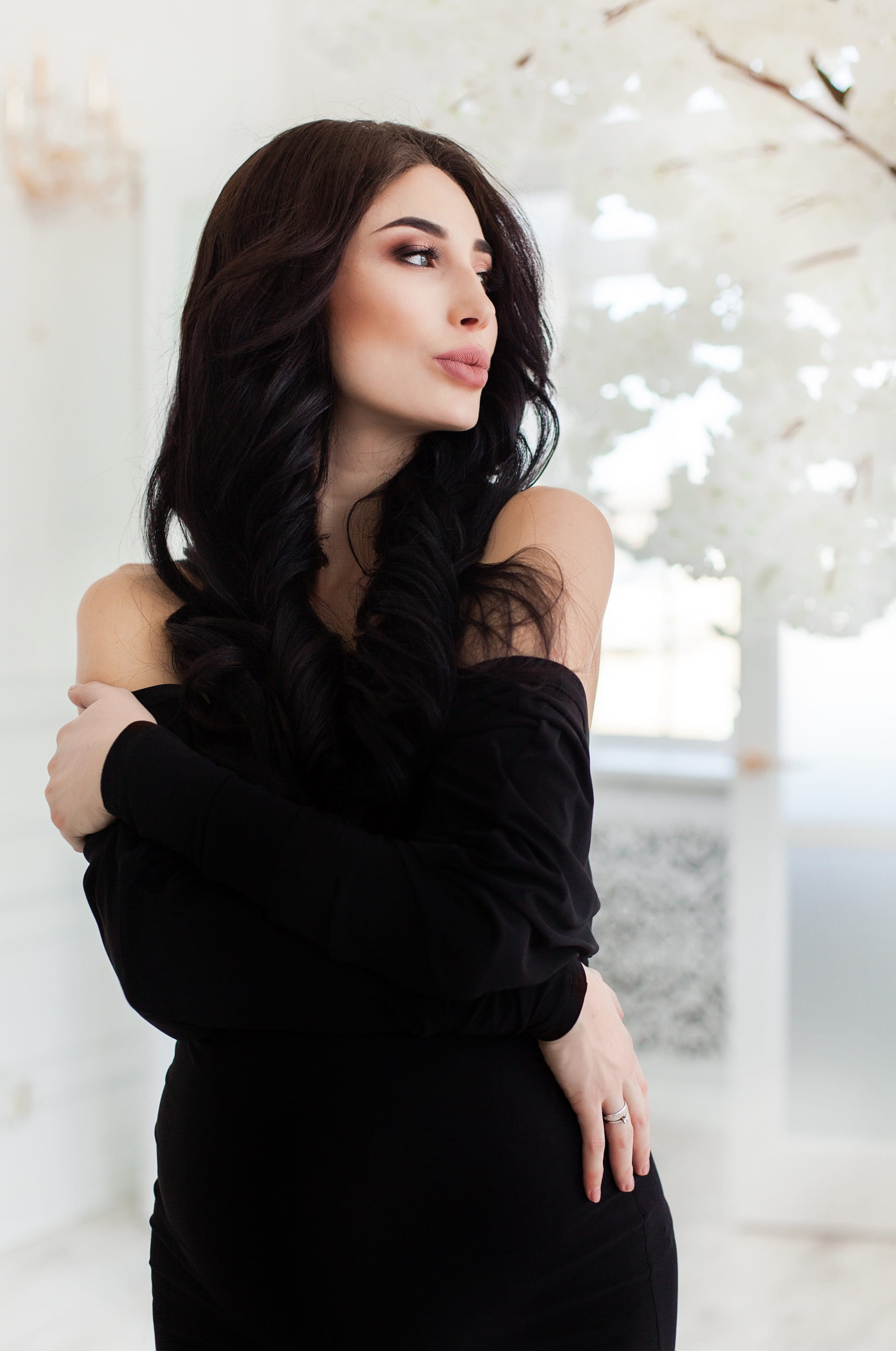 adult, woman, beautiful woman, women, wall, young adult, young women, black color, lovely, portrait, standing, dress, focus on foreground, hairstyle, lips, Phone HD Wallpaper