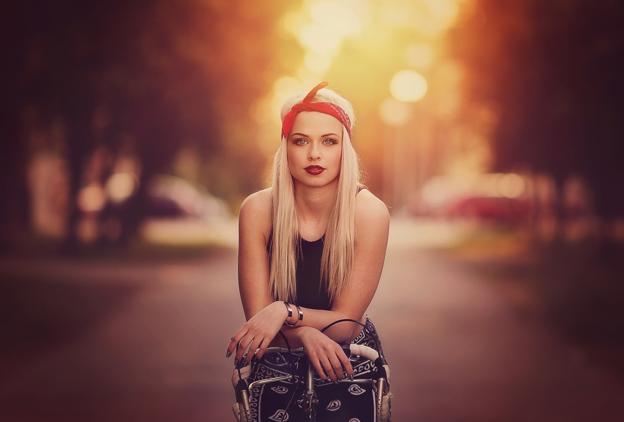 model, young women, beautiful people, nature, casual clothing, hairstyle, looking at camera, lens flare, women, city, clothing, 1080P, blonde, beauty, HD Wallpaper