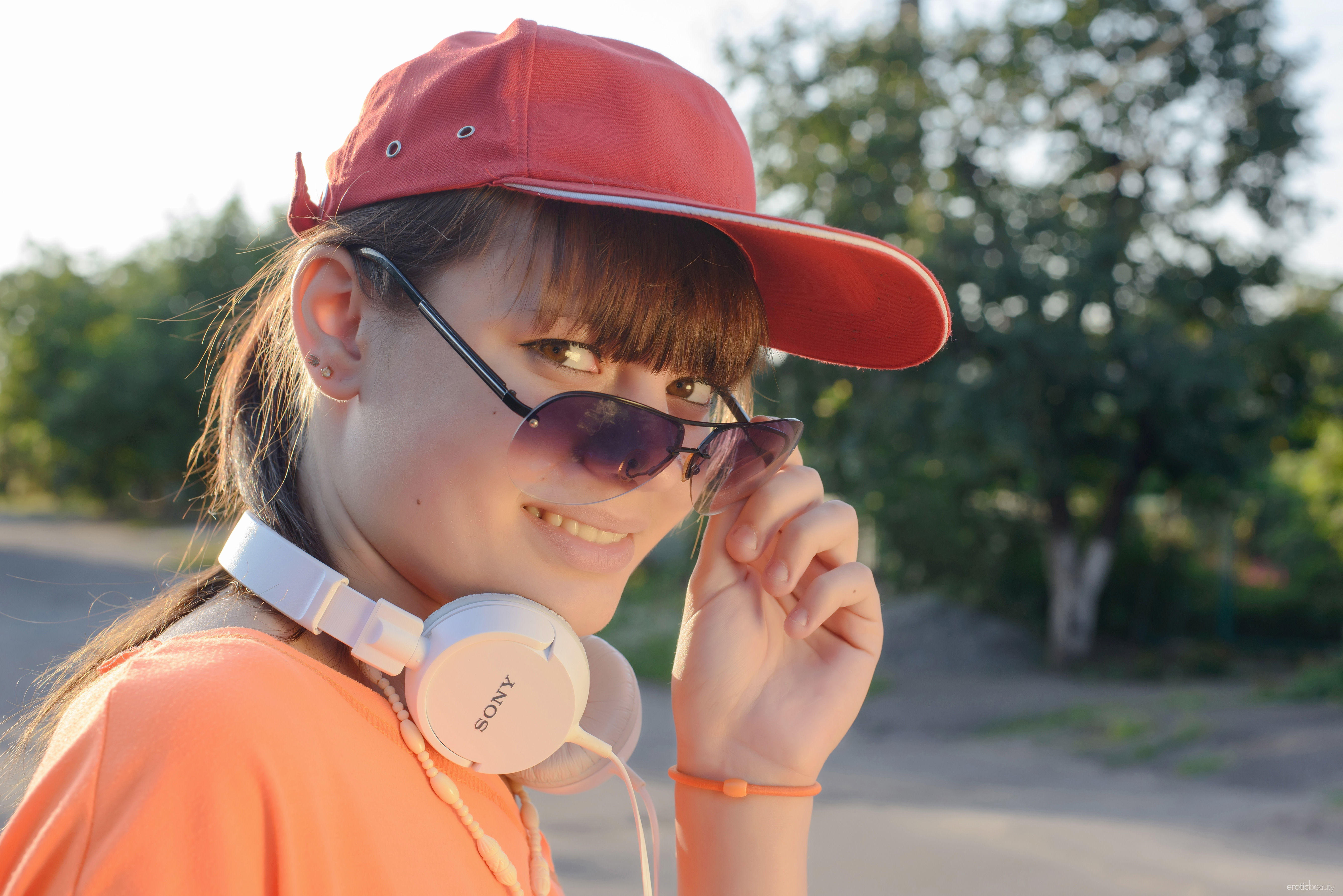 focus on foreground, 5K, innocence, mountain bikes, headshot, day, boys, street, leisure activity, child, outdoors, eroticbeauty, males, smiling, sunglasses, HD Wallpaper