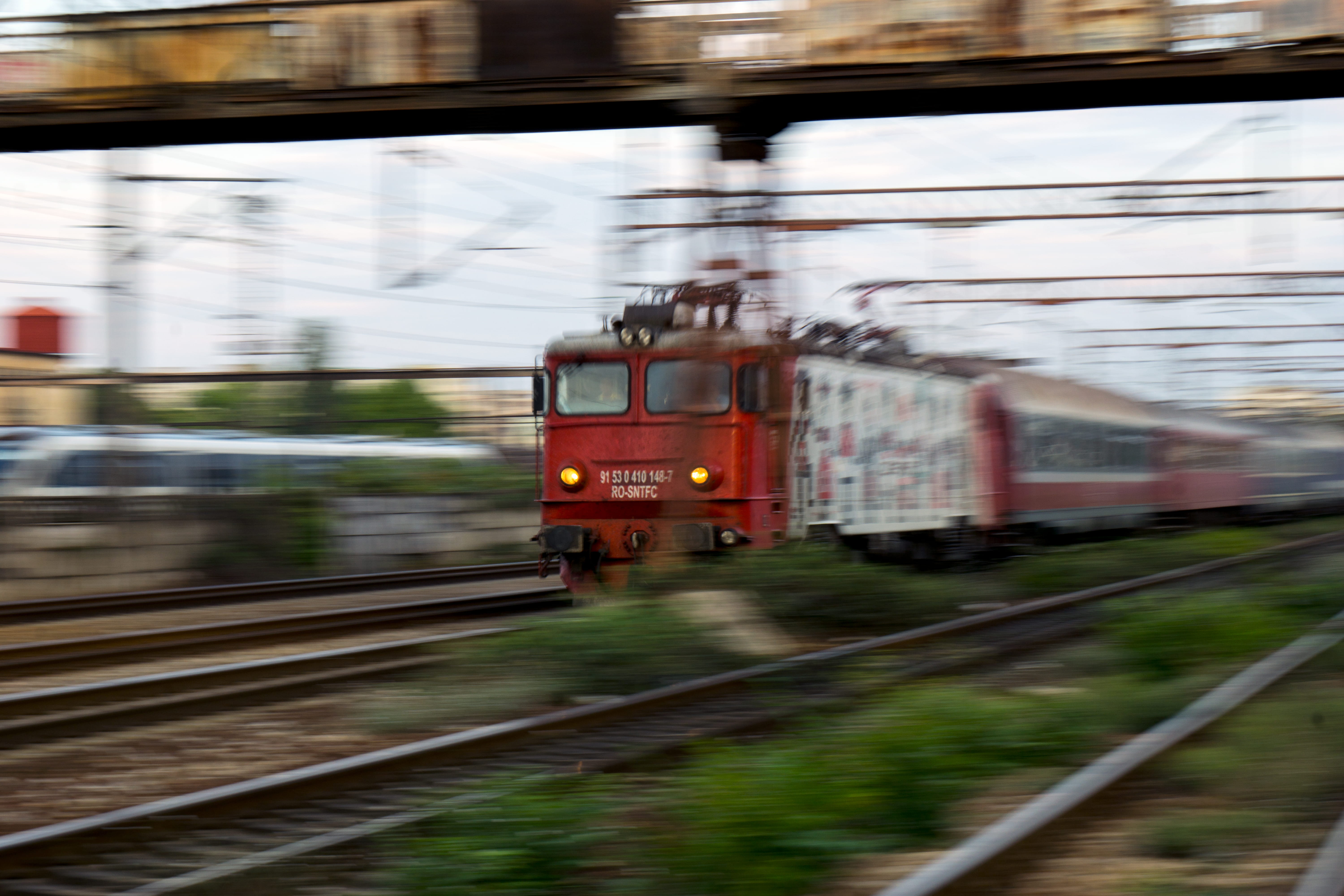 passenger train, outdoors, architecture, on the move, blurred motion, land vehicle, romania, no people, railroad track, travel, rail transportation, bucharest, HD Wallpaper