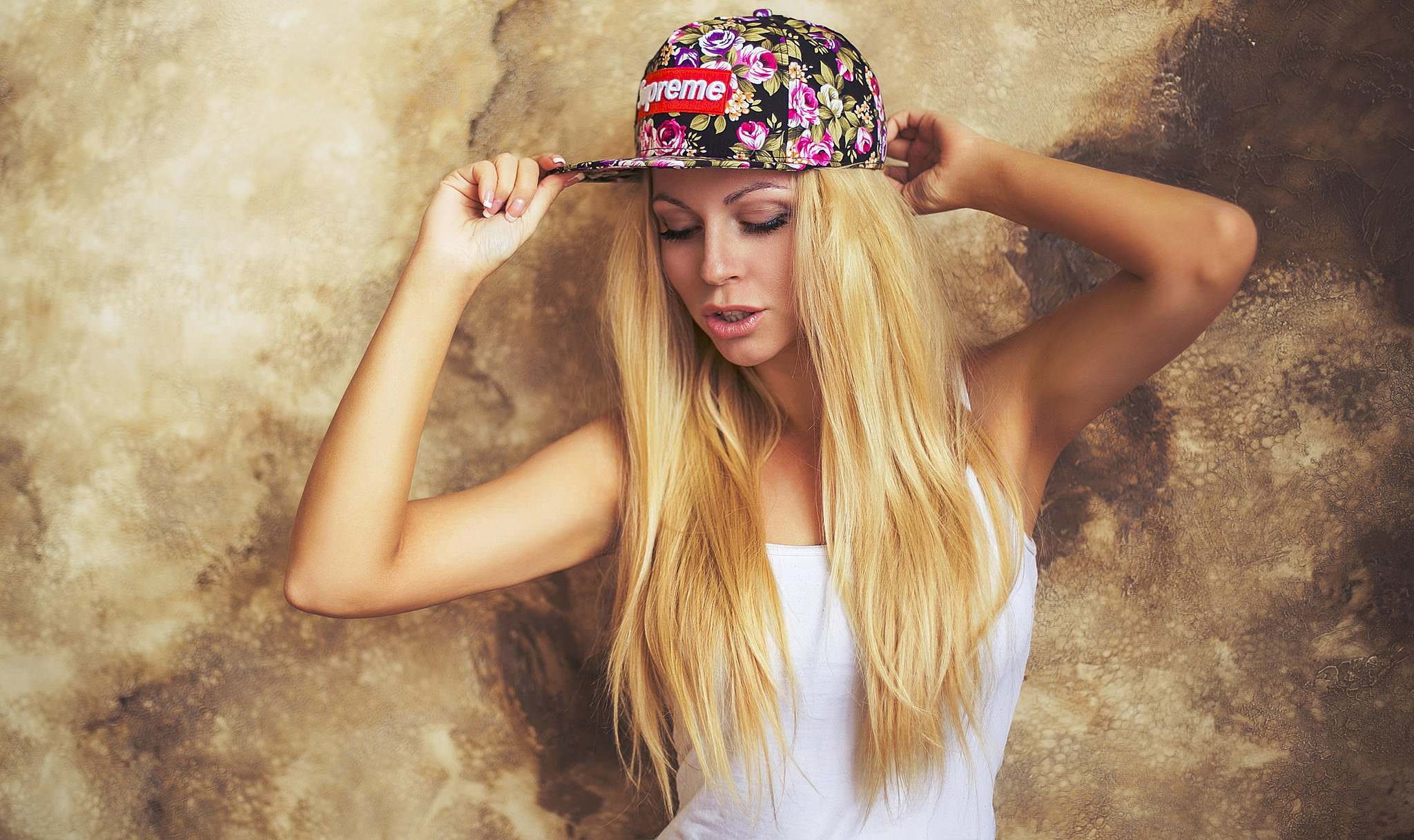 wall, portrait, baseball caps, 1080P, blonde, women, HD Wallpaper