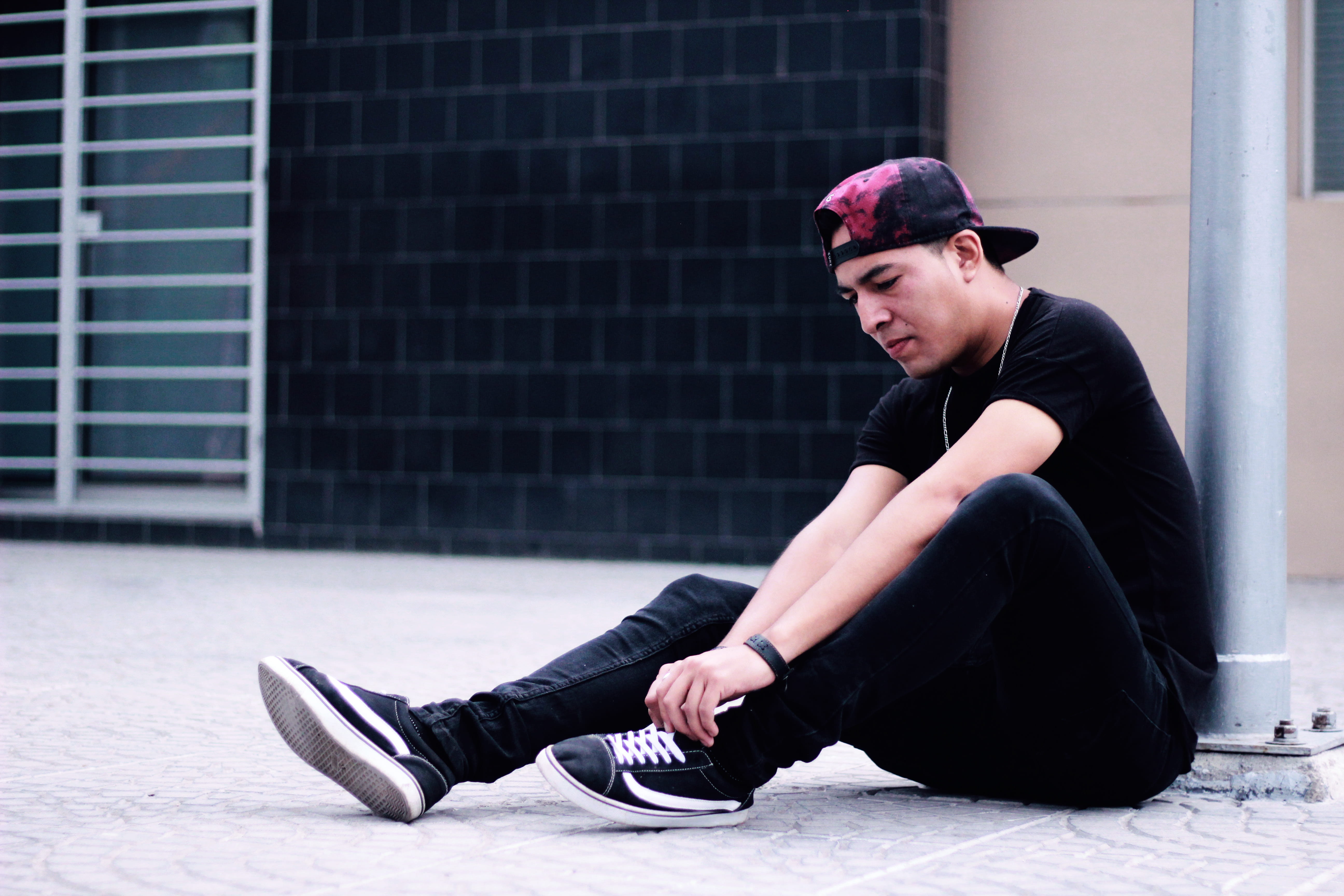 full length, day, 5K, relaxation, man, clothing, contemplation, style, fixing, teenager, black t-shirt, model, building exterior, black, photoshoot, wear, HD Wallpaper