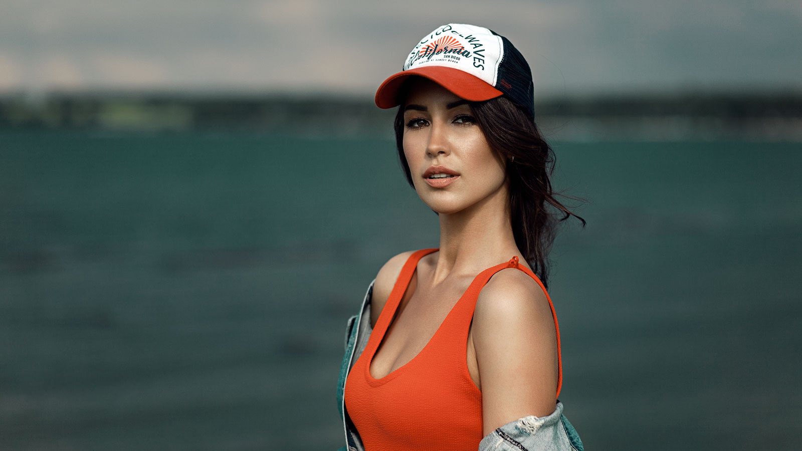 denim, sea, women, women outdoors, 720P, Bérénice Marlohe, baseball cap, portrait, HD Wallpaper