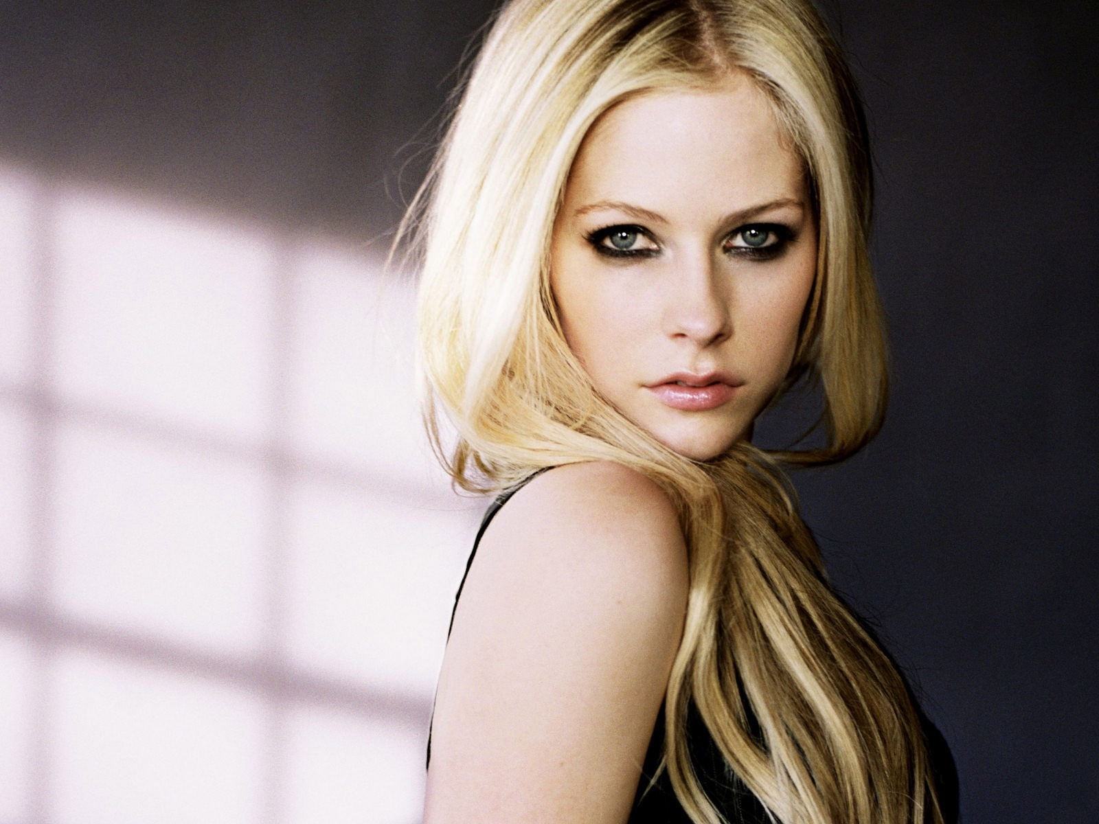 Avril Lavigne, women, singer, portrait, blonde, 720P, long hair, HD Wallpaper