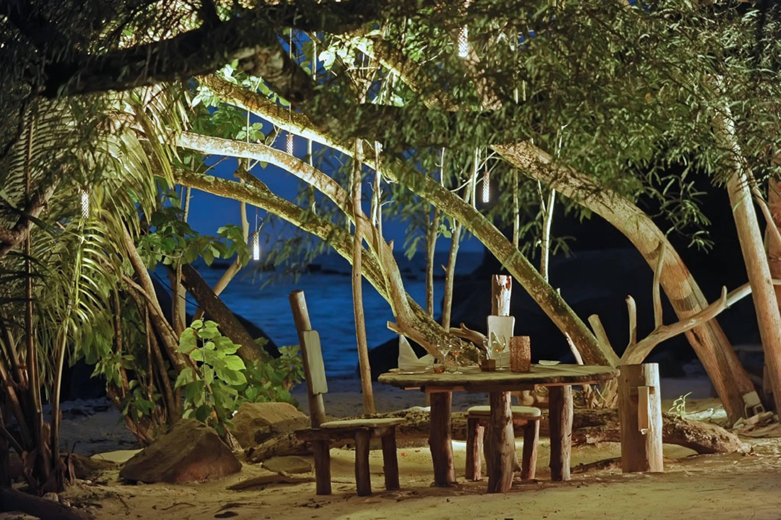 island, fiji, romantic, sand, brown, restaurant, dinner, south-pacific, patio, islands, beach, 2K, ocean, evening, wooden, dining, romance, set, view, HD Wallpaper