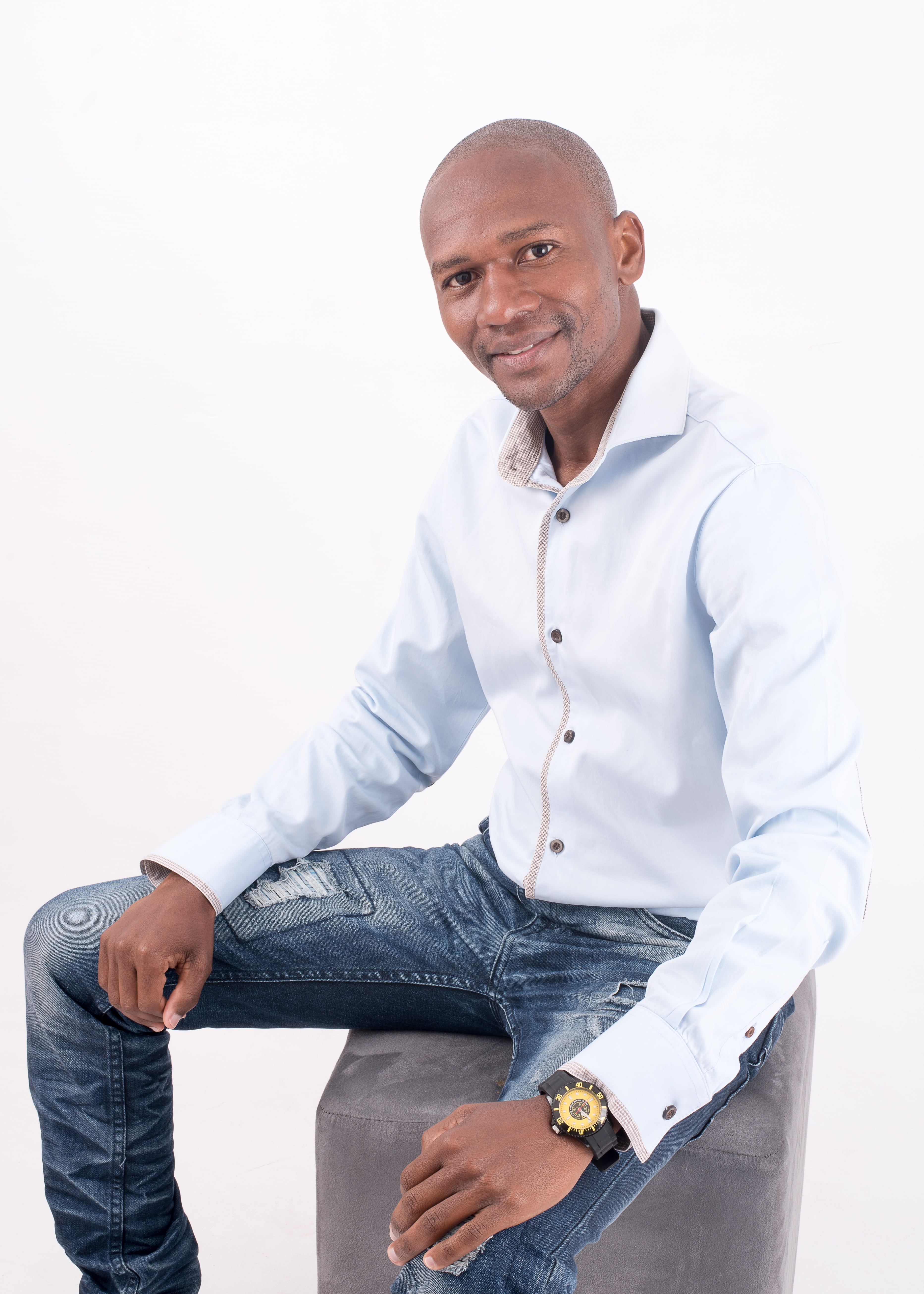 white, studio shot, males, bussiness man, adult, casual clothing, mid adult, looking at camera, jeans, contemplation, analytic, real people, indoors, sitting, Phone HD Wallpaper