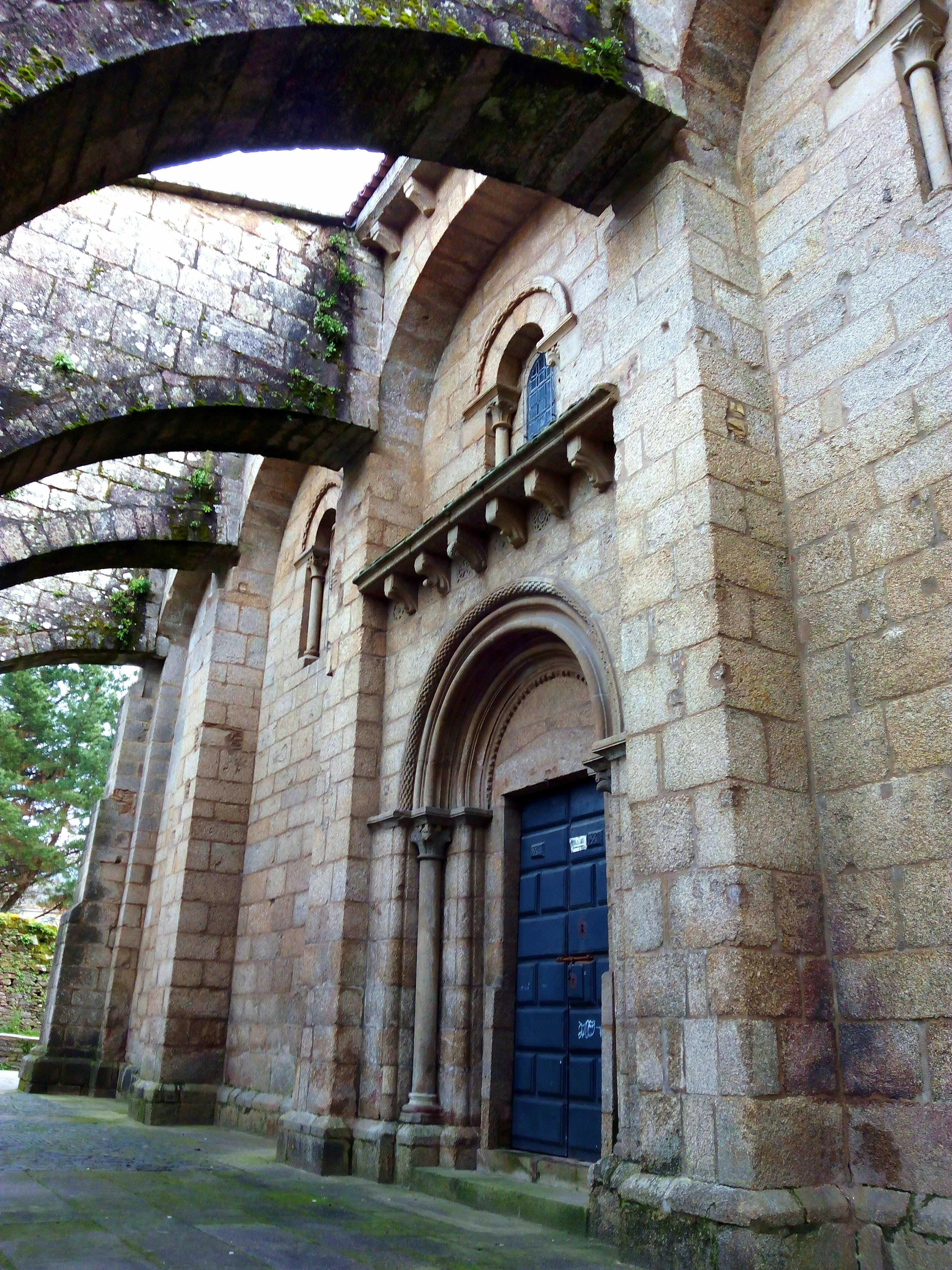 history, belief, wall, window, stone wall, ornate, no people, romanesque, building exterior, plant, colegiata de sar, galicia, place of worship, compostela, Phone HD Wallpaper