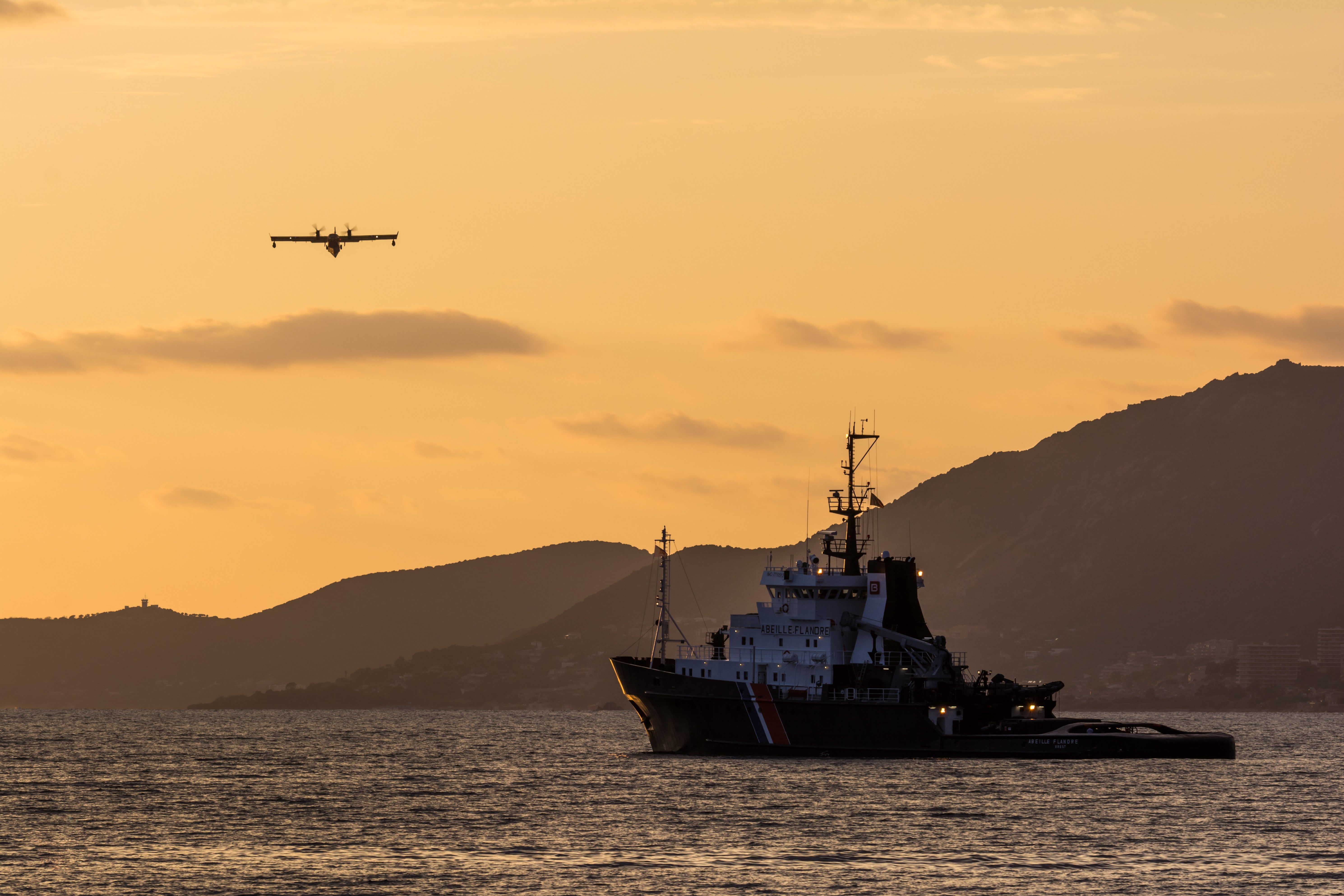 hills, vessel, airplane, Ajaccio, 5K, sea, Canadair, HD Wallpaper