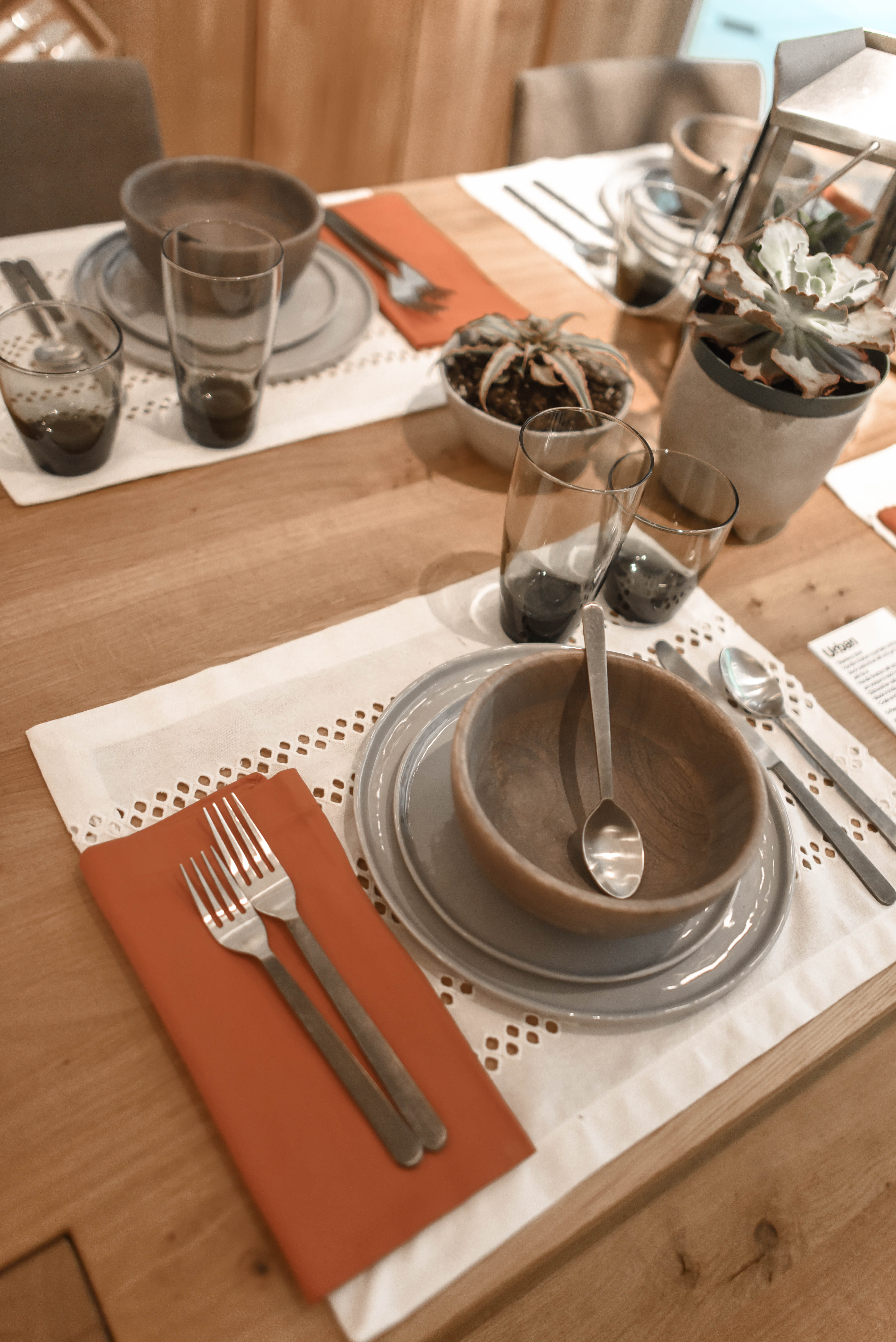 dinnerware, kitchen utensil, tableware, home, 5K, bowls, stainless steel, clear, crockery, knives, interior, table knife, drinking glass, forks, furnitures, Phone HD Wallpaper