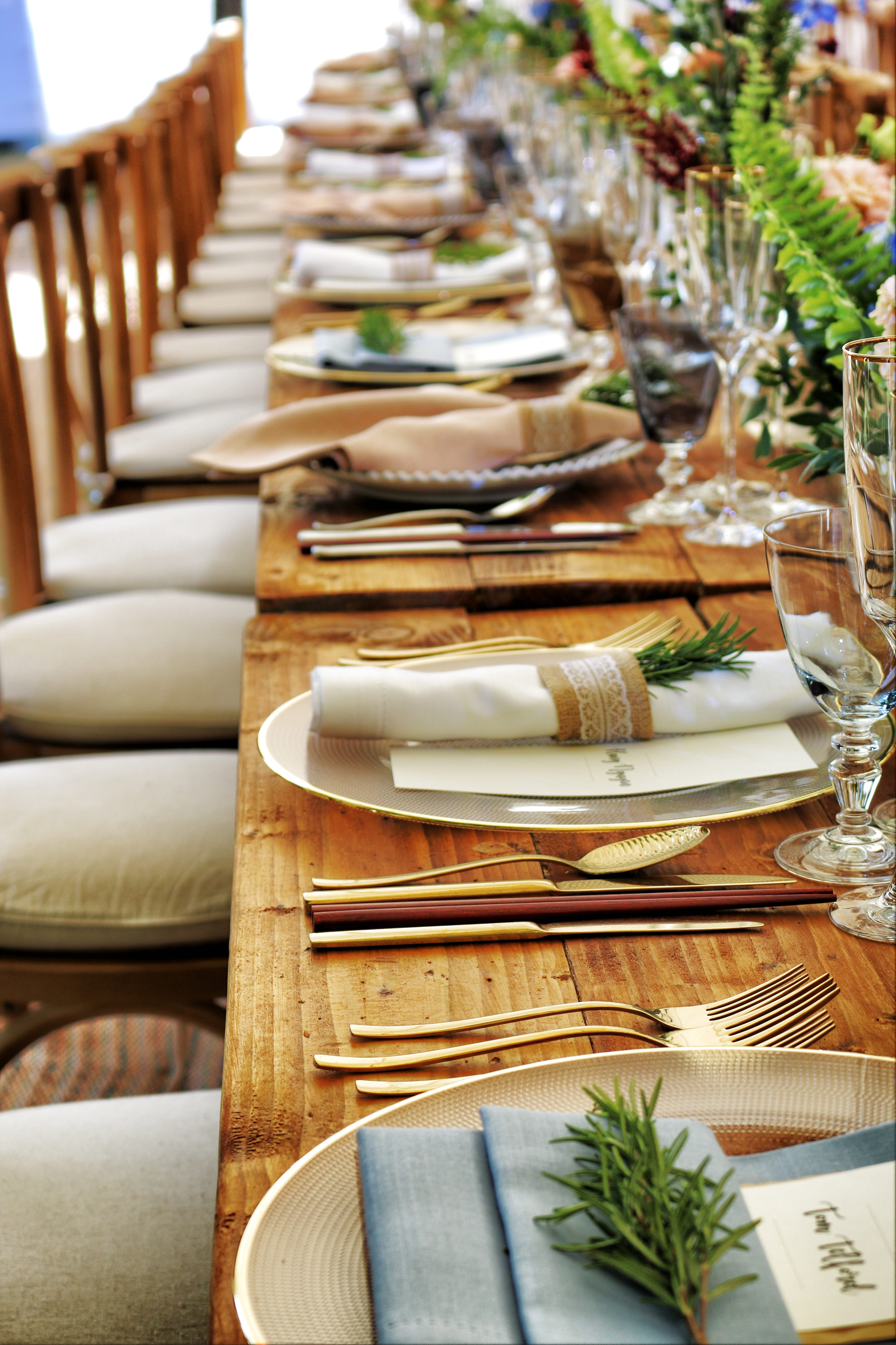 fork, chairs, flatware, wood - material, photo, no people, traditional, table, dinner, top, cutlery, tableware, close, selective focus, indoors, dining, Phone HD Wallpaper
