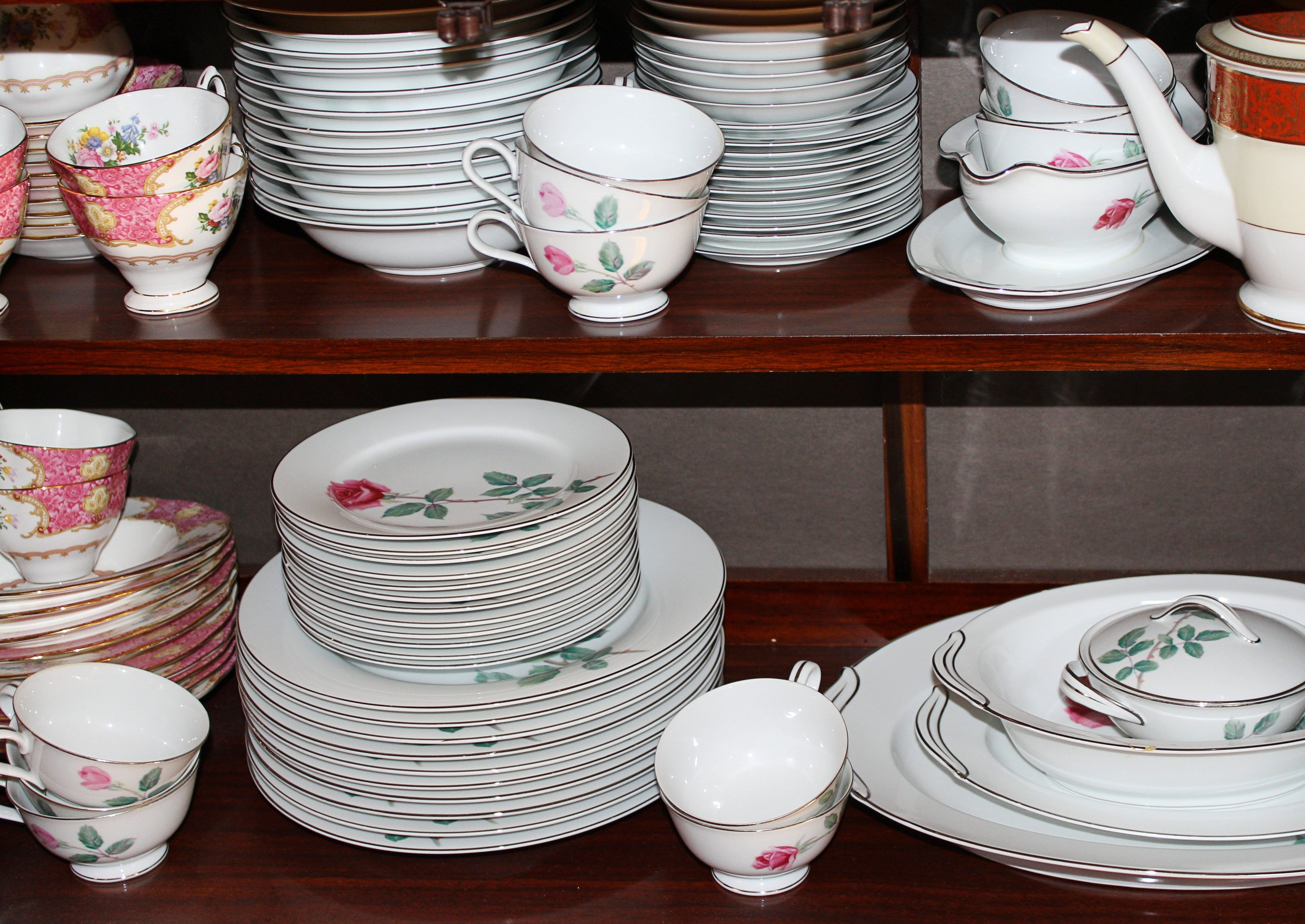 glass, large group of objects, saucer, saucers, porcelain, plate, storage, stack, still life, table, ceramics, choice, place mat, plates, indoors, kitchen utensil, HD Wallpaper