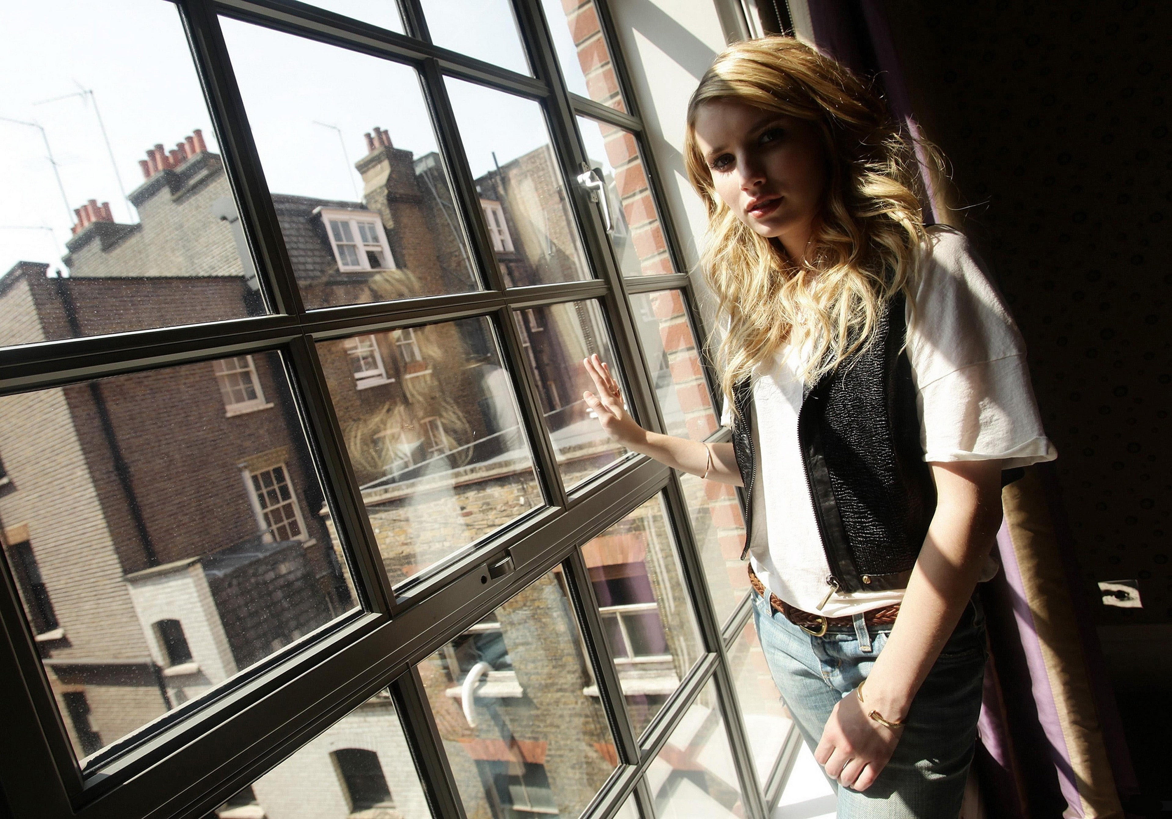 blonde, hair, women, real people, one person, indoors, beauty, window, hairstyle, young women, beautiful woman, long hair, Emma Roberts, young adult, 4K, HD Wallpaper