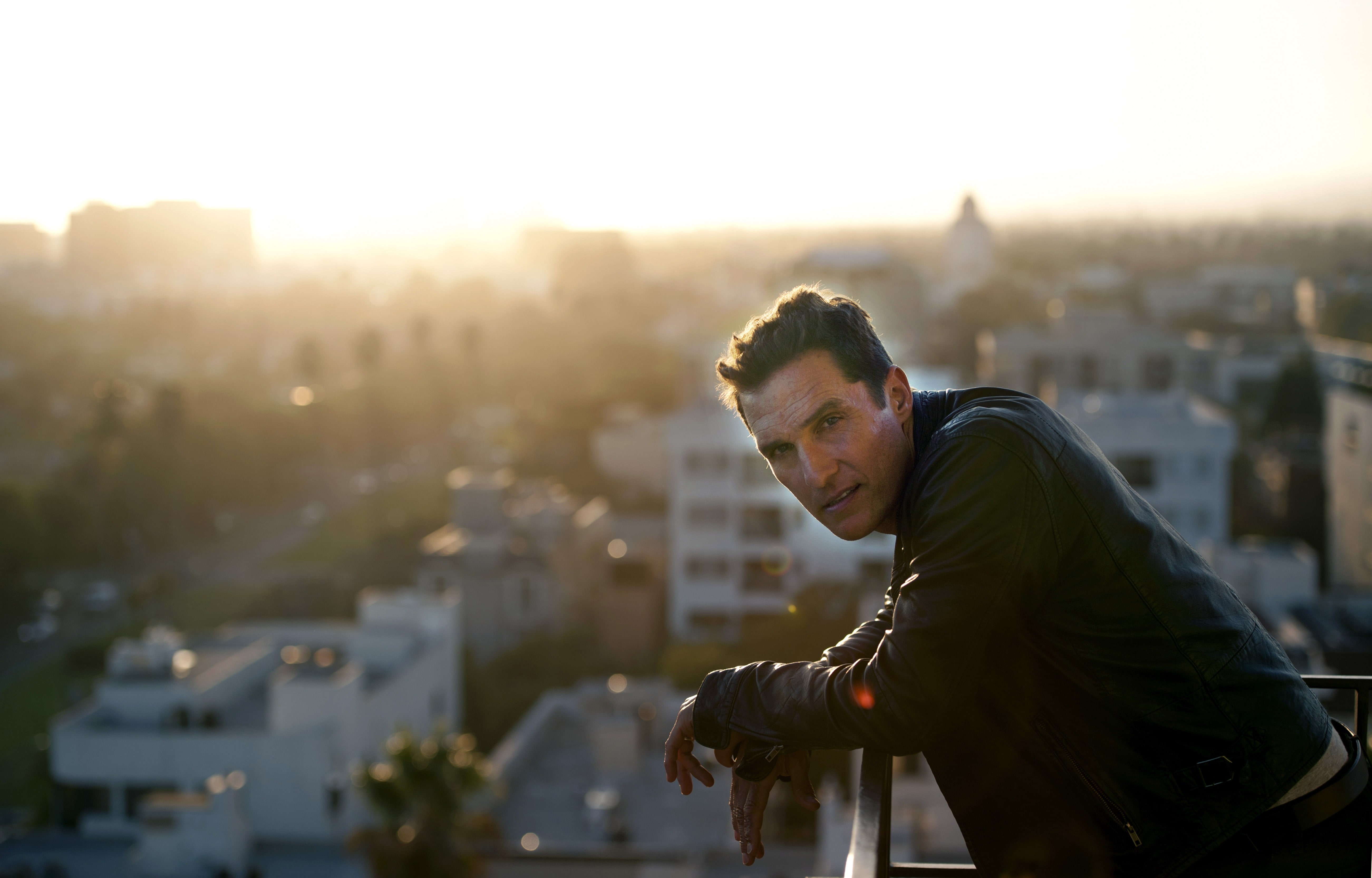 lifestyles, building, lens flare, warm clothing, young men, sunset, building exterior, outdoors, architecture, young adult, 5K, real people, looking, nature, HD Wallpaper